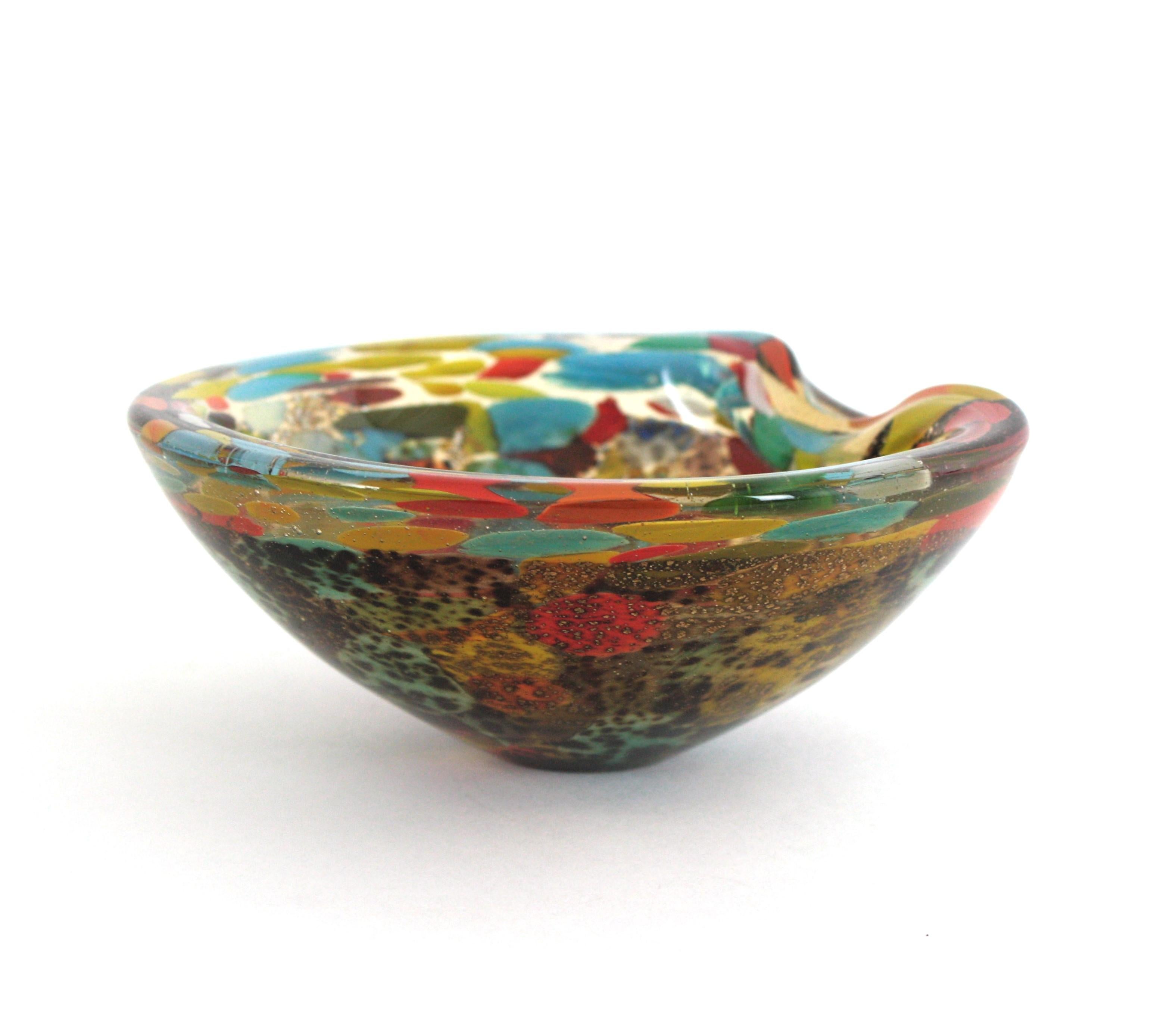 Italienische Schale aus mehrfarbigem Muranoglas, 1960er Jahre im Zustand „Hervorragend“ im Angebot in Barcelona, ES