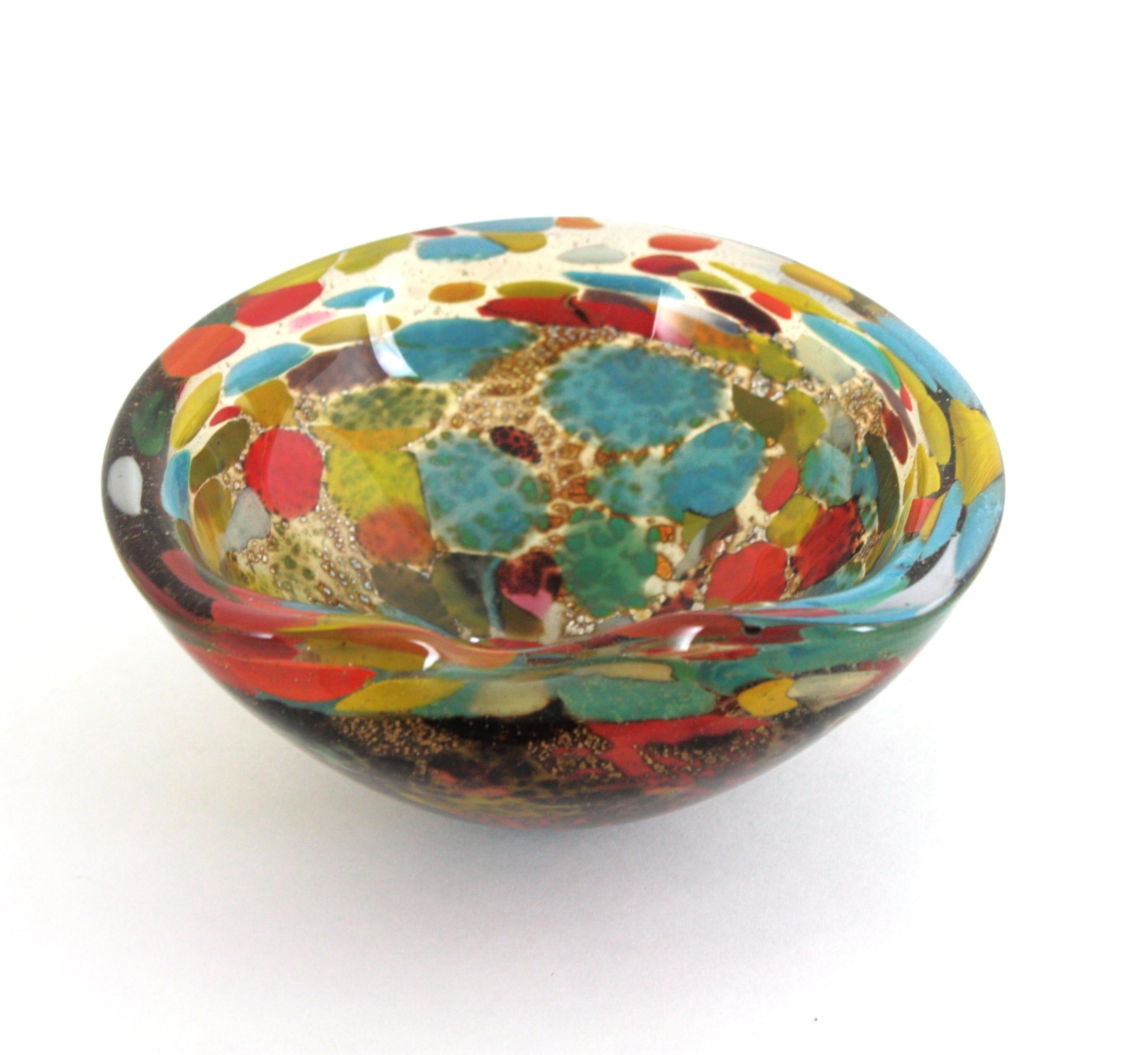 Italienische Schale aus mehrfarbigem Muranoglas, 1960er Jahre im Angebot 2