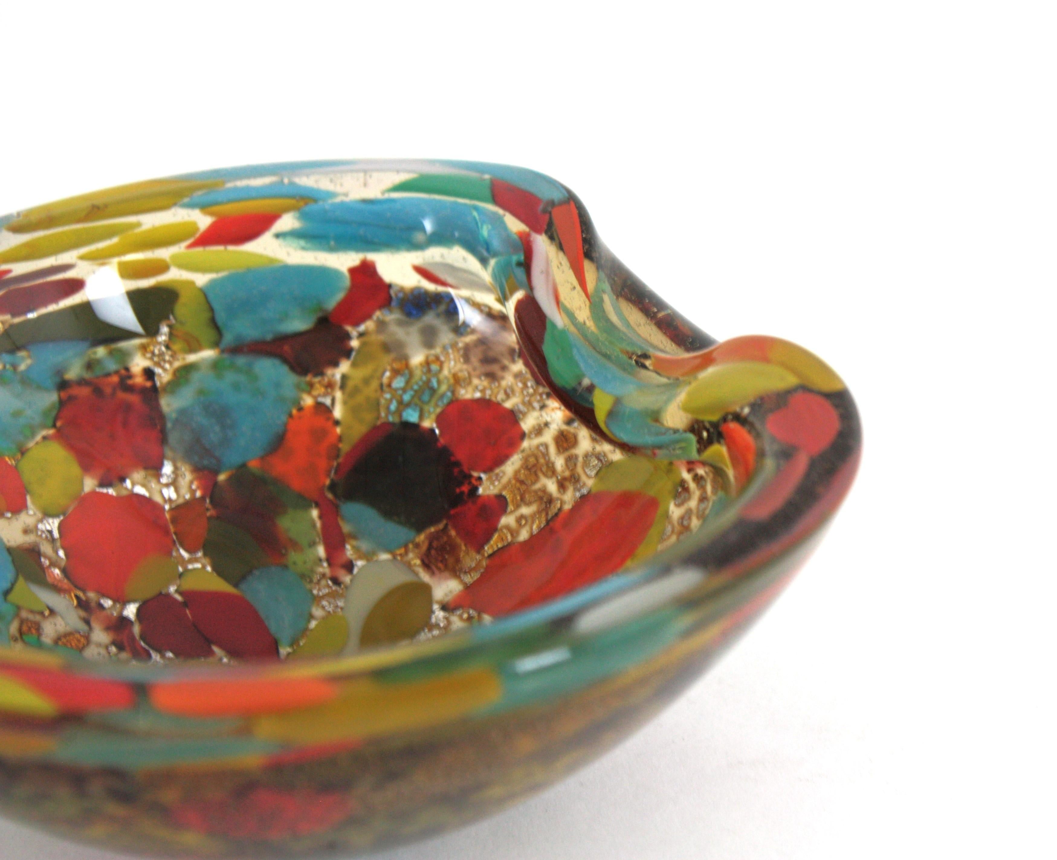 Italienische Schale aus mehrfarbigem Muranoglas, 1960er Jahre im Angebot 3