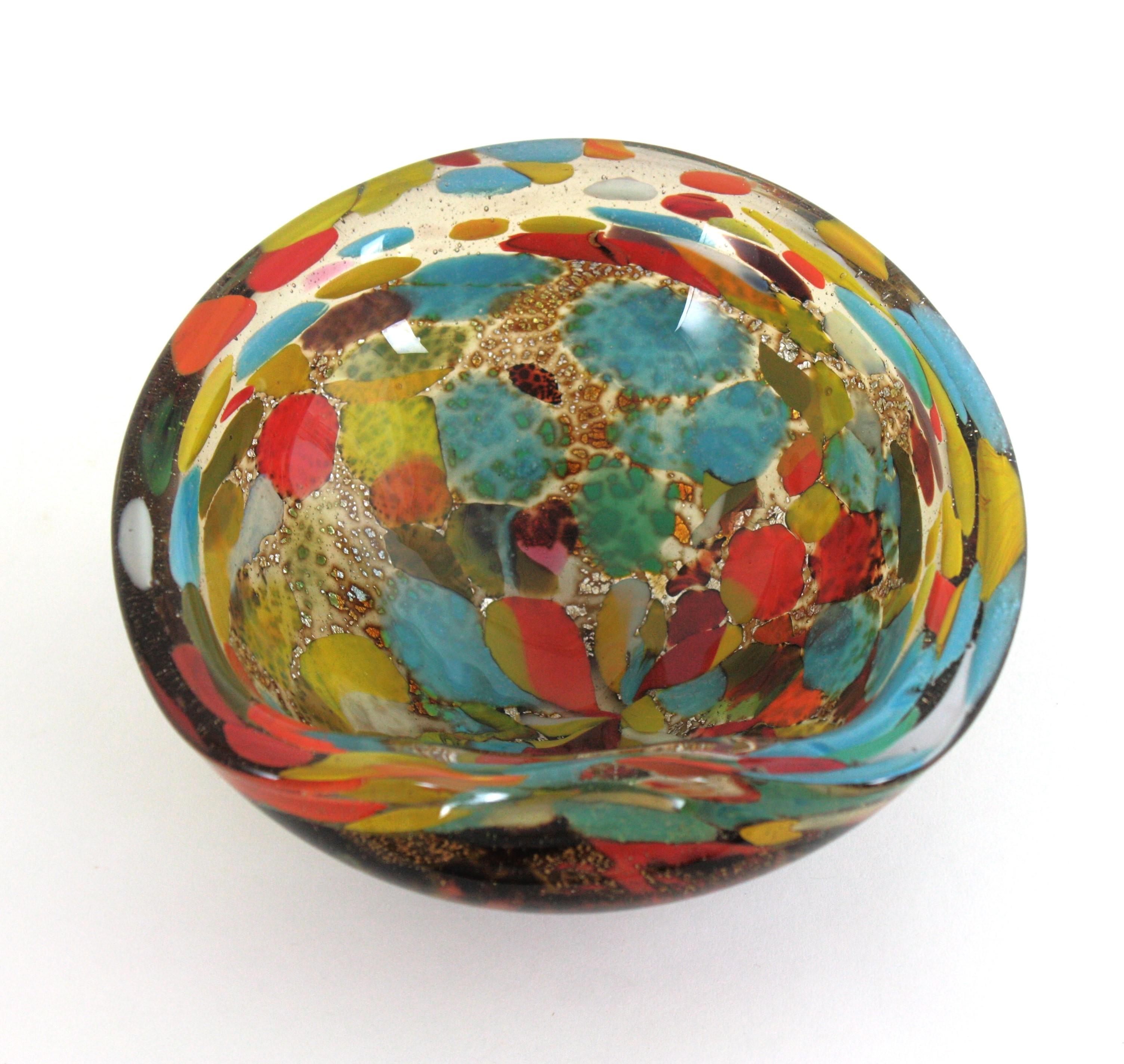 Italienische Schale aus mehrfarbigem Muranoglas, 1960er Jahre im Angebot 4