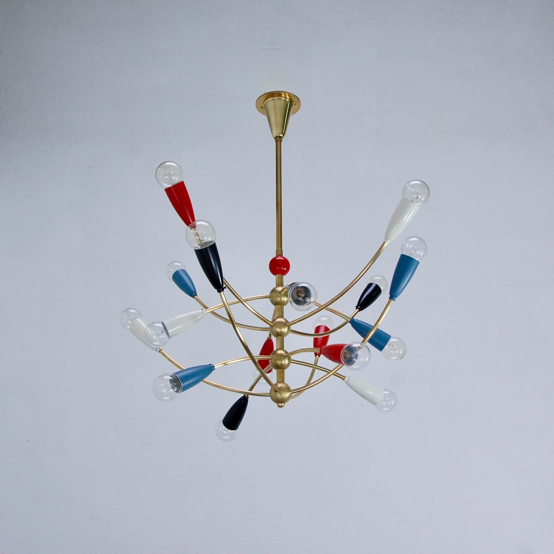 Elegant 16-light multicolored botanical Italian chandelier from the 1950s. In aged brass and painted aluminum. Partially restored. Wired for the US with E12 candelabra based sockets. Light bulbs included. Overall drop adjustable upon