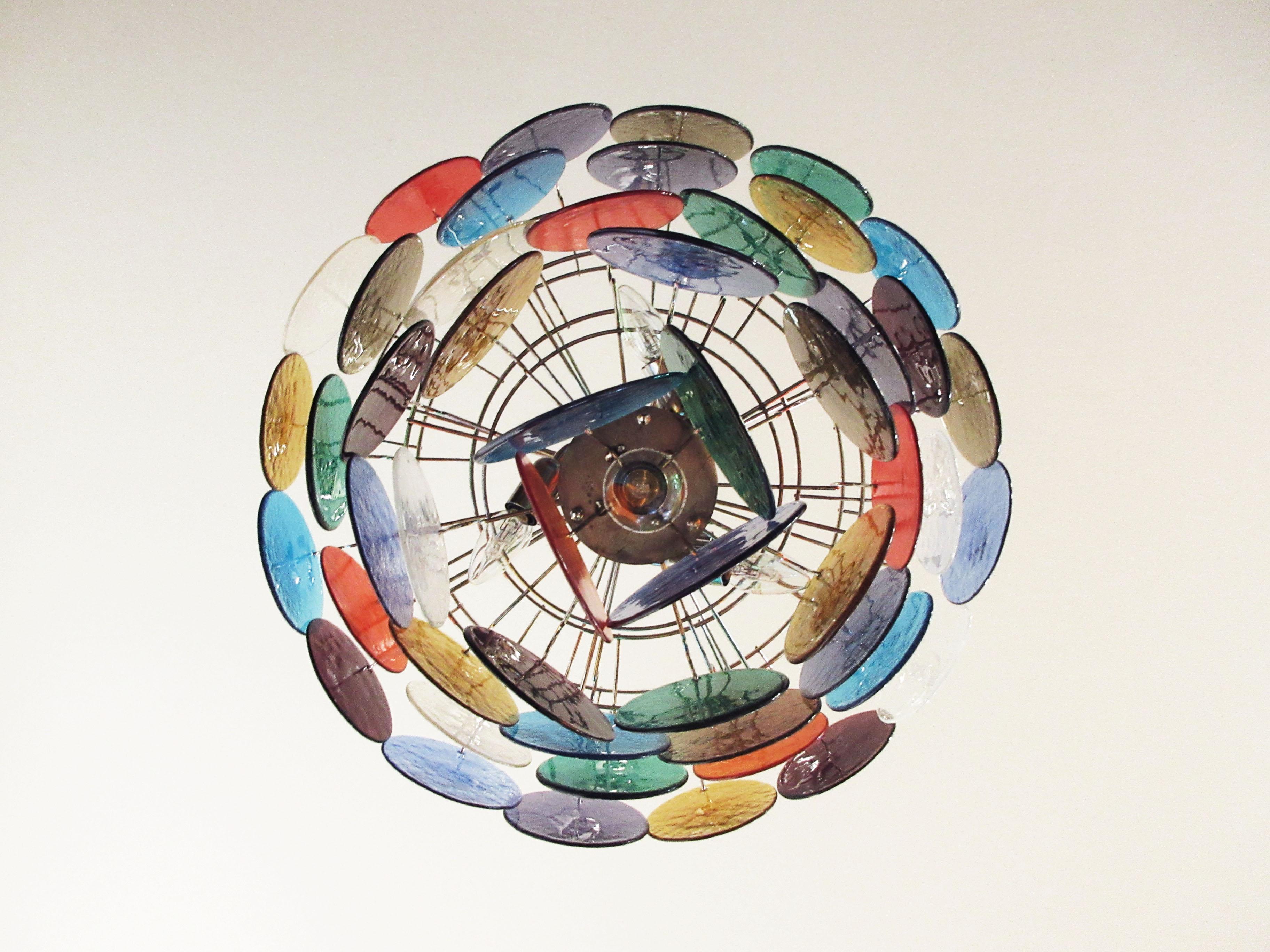 Métal  Lustre italien à disques en verre multicolore, Murano en vente