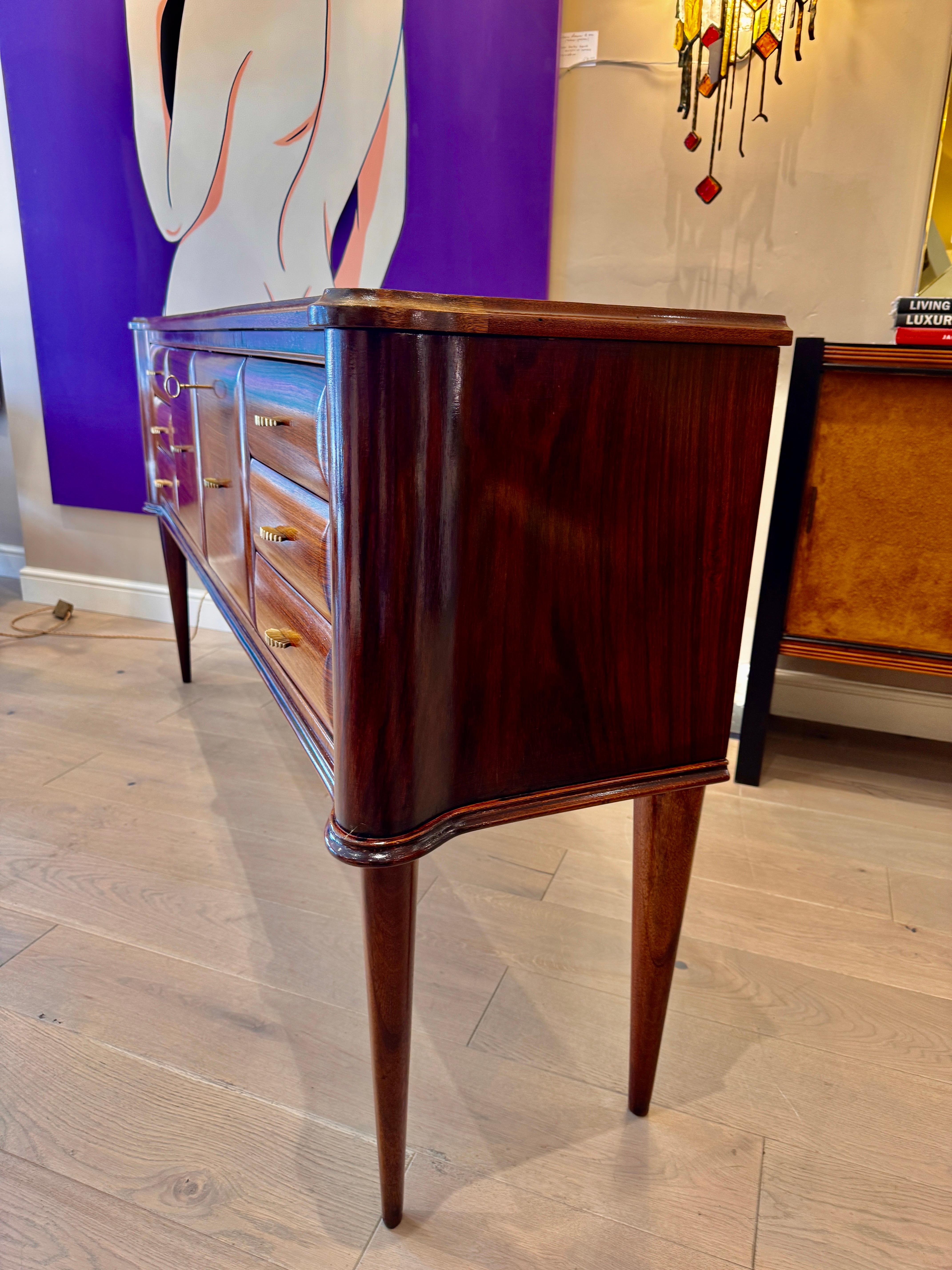 Credenza multifuncional italiana atribuida a Paolo Buffa Latón en venta