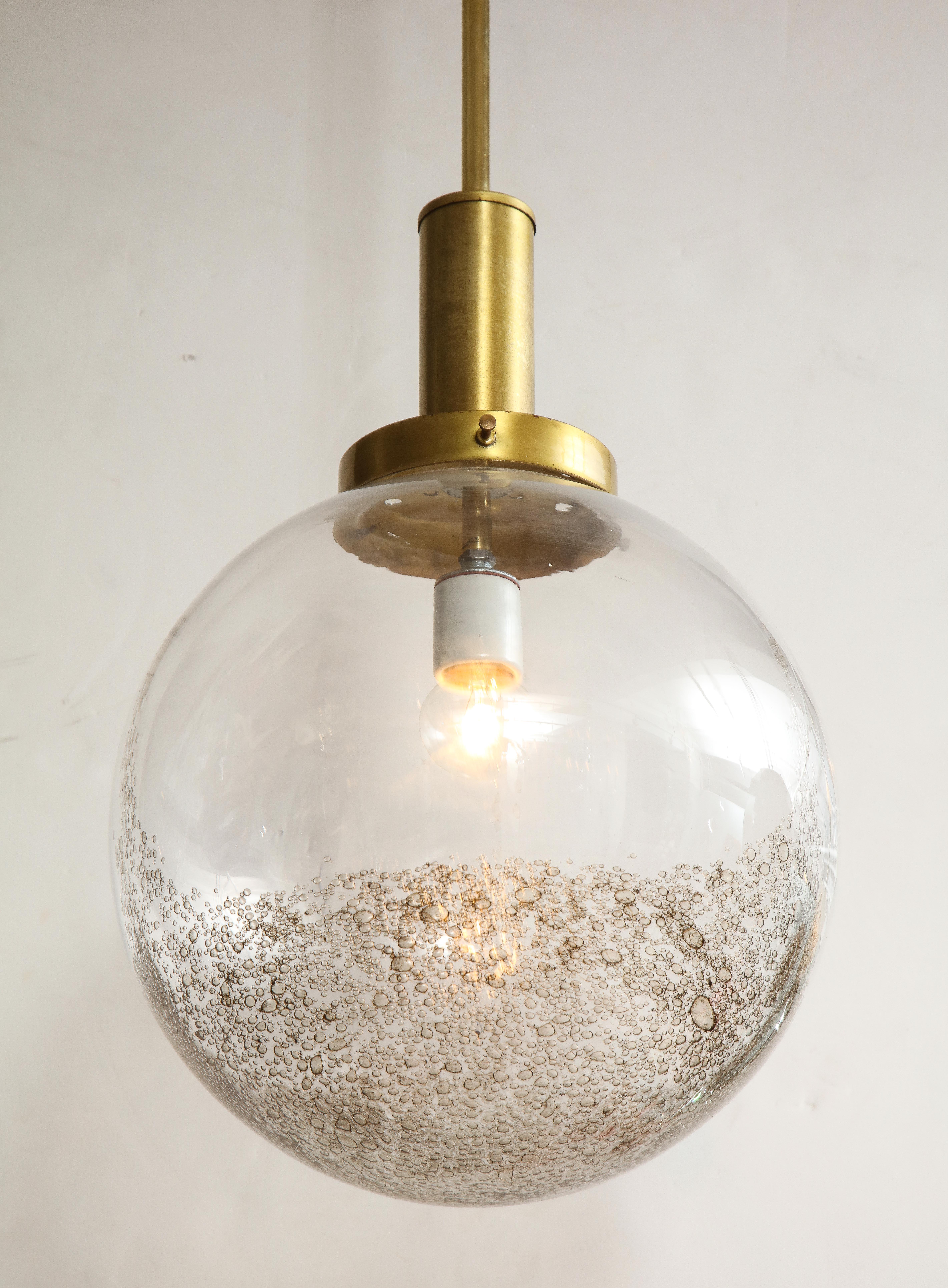 Lampadario a globo in vetro italiano di Murano del 1960 in vendita 2