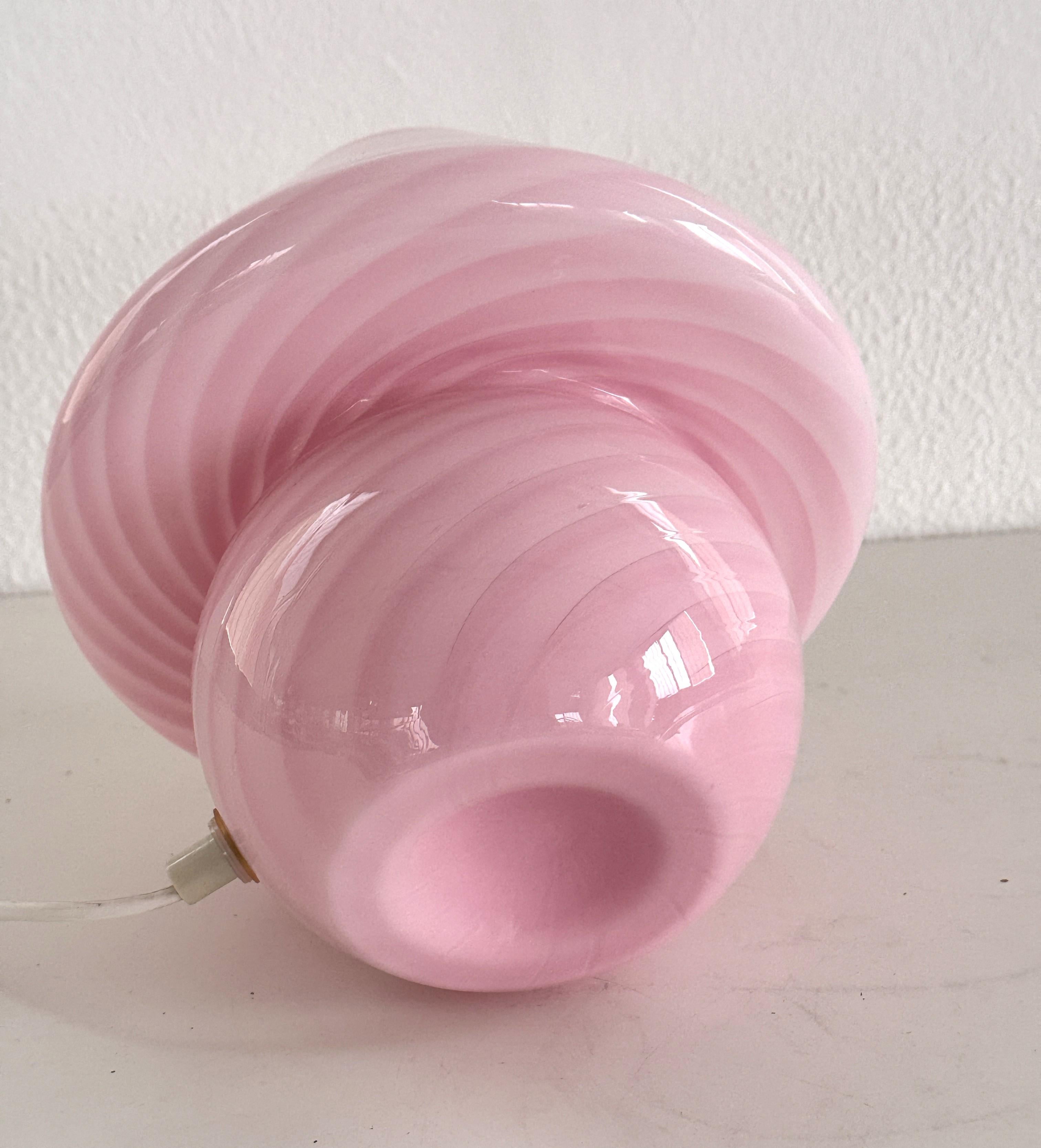 Italian Murano 70s Mushroom Table Lamp in Pink Swirl Glass en venta 2