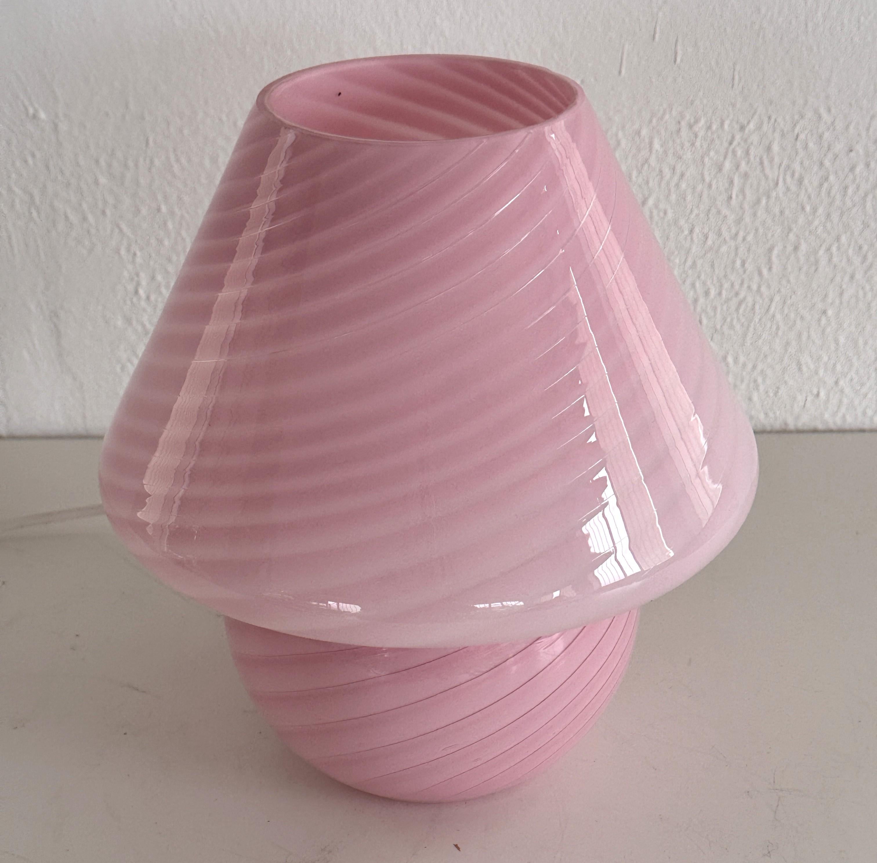 Italian Murano 70s Mushroom Table Lamp in Pink Swirl Glass finales del siglo XX en venta