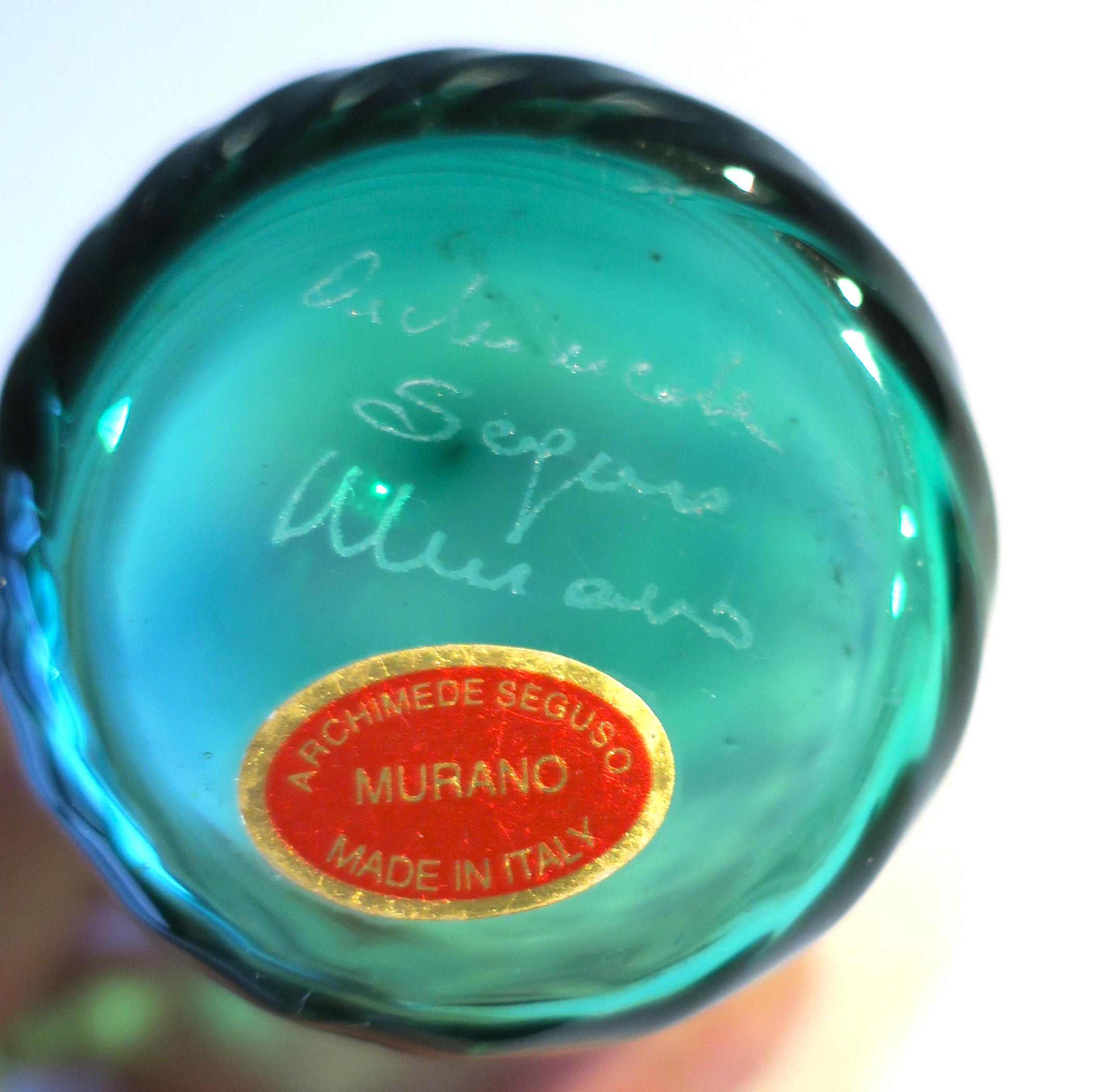 Verre d'art Vase ou récipient en verre cannelé vert émeraude de Murano Achimede Seguso (Italie) en vente