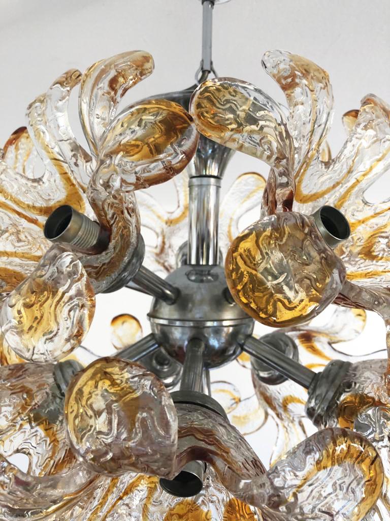 Lustre italien Spoutnik en ambre de Murano par Mazzega Bon état - En vente à Vienna, AT