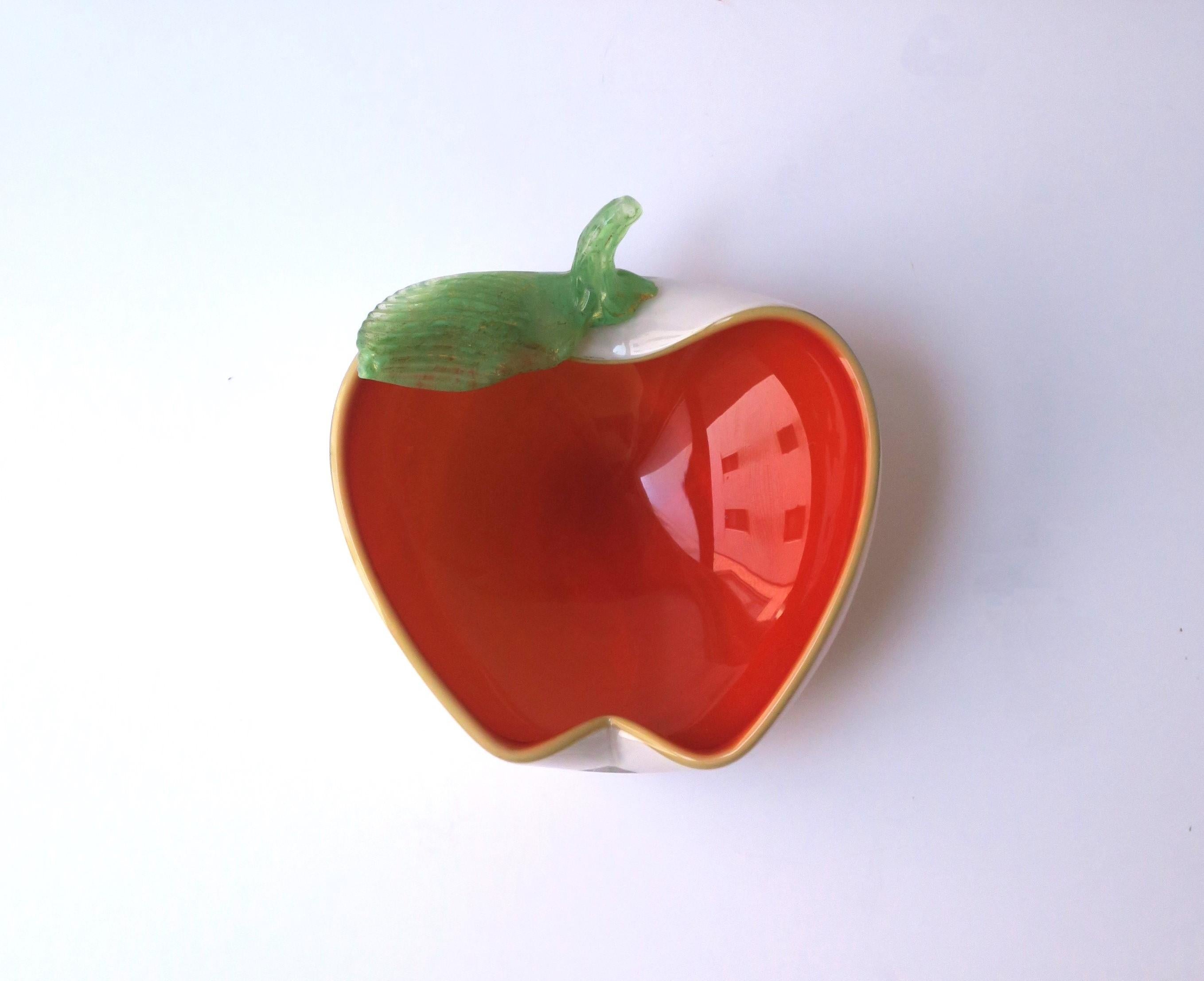 Italian Murano Apple Art Glass Bowl after Barbini and Seguso For Sale 2