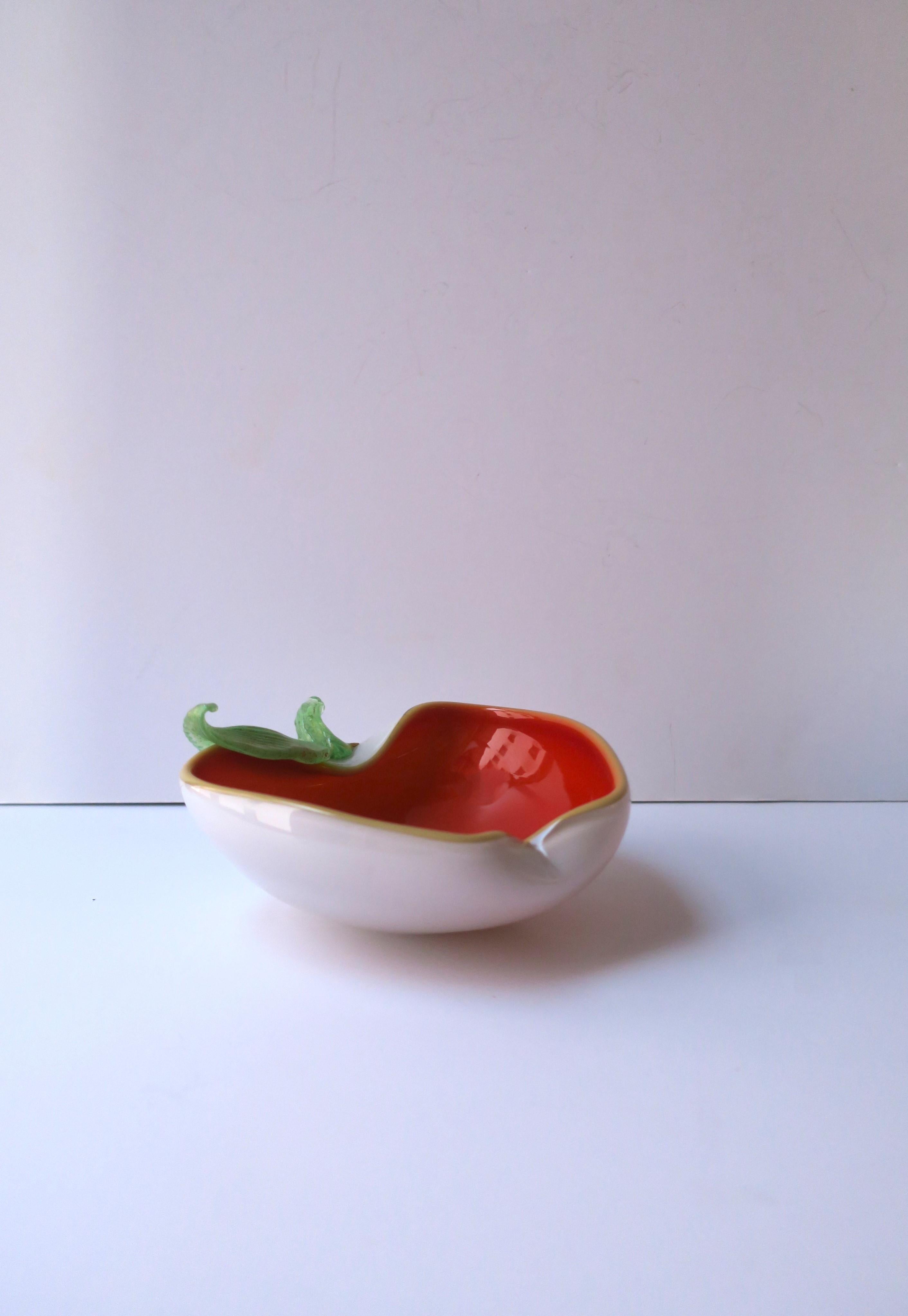 Italian Murano Apple Art Glass Bowl after Barbini and Seguso For Sale 3