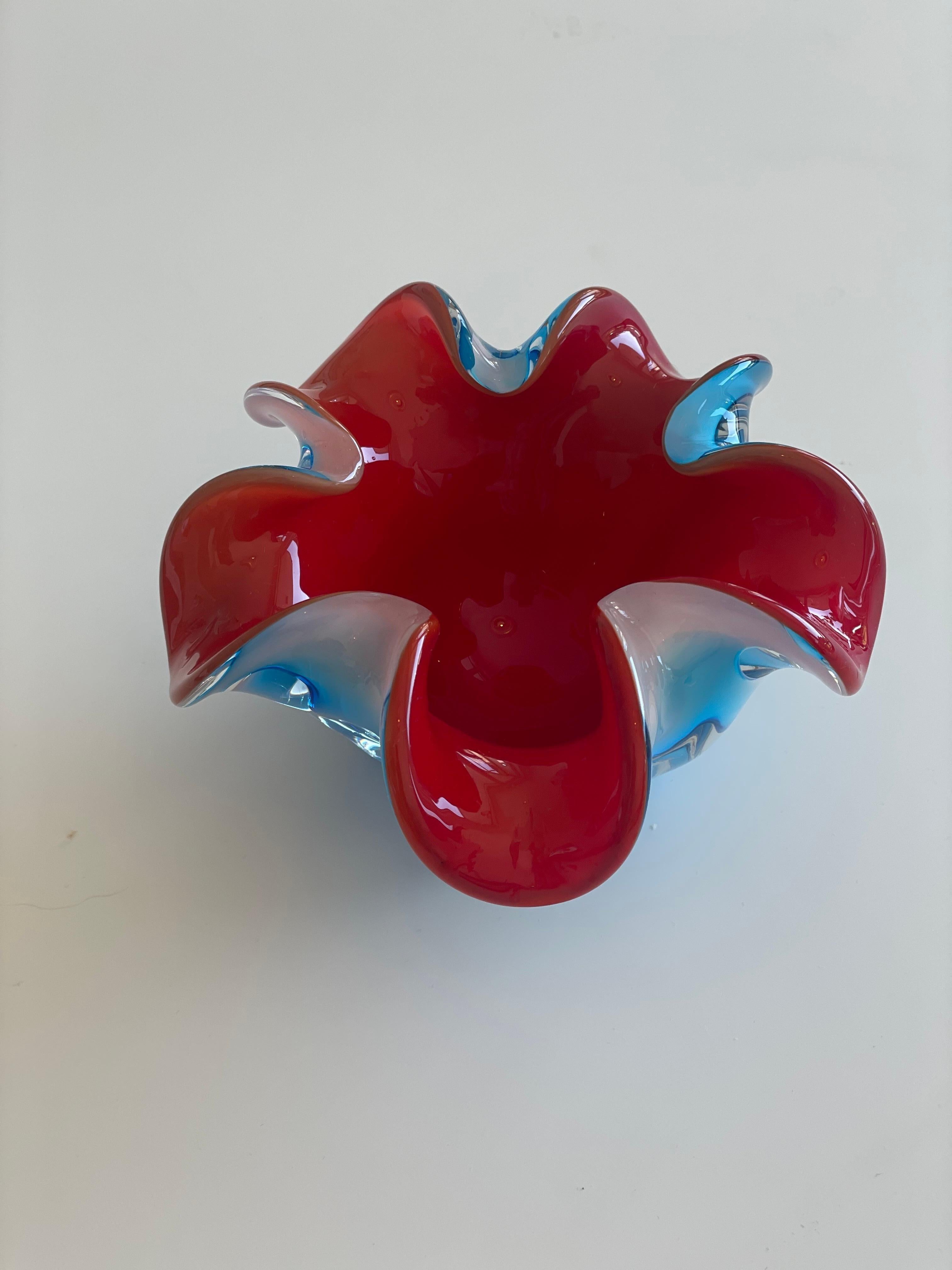 Cuenco italiano de cristal artístico de Murano, años 60 siglo XX en venta