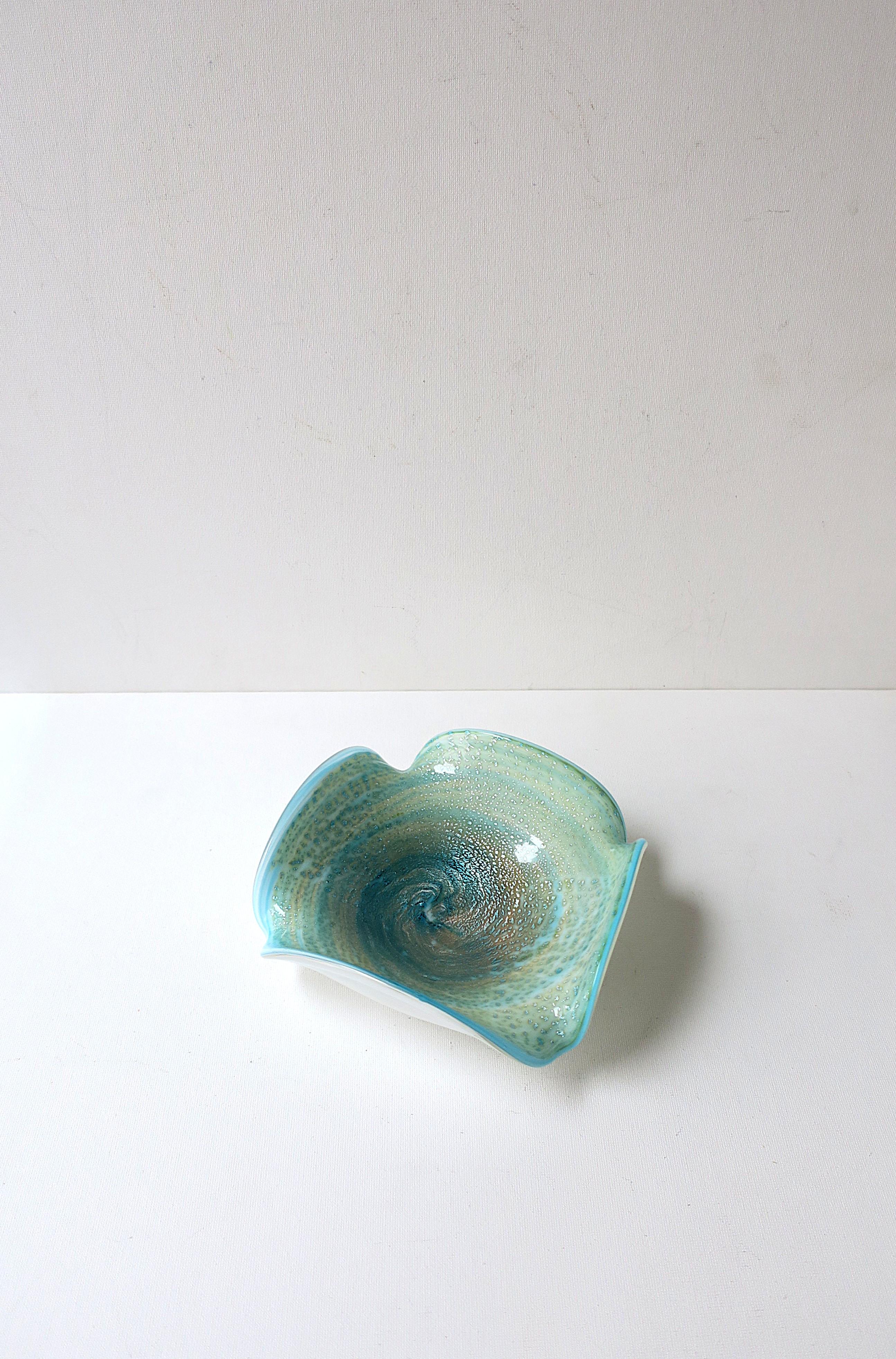 Italian Murano Art Glass Bowl In Good Condition For Sale In New York, NY