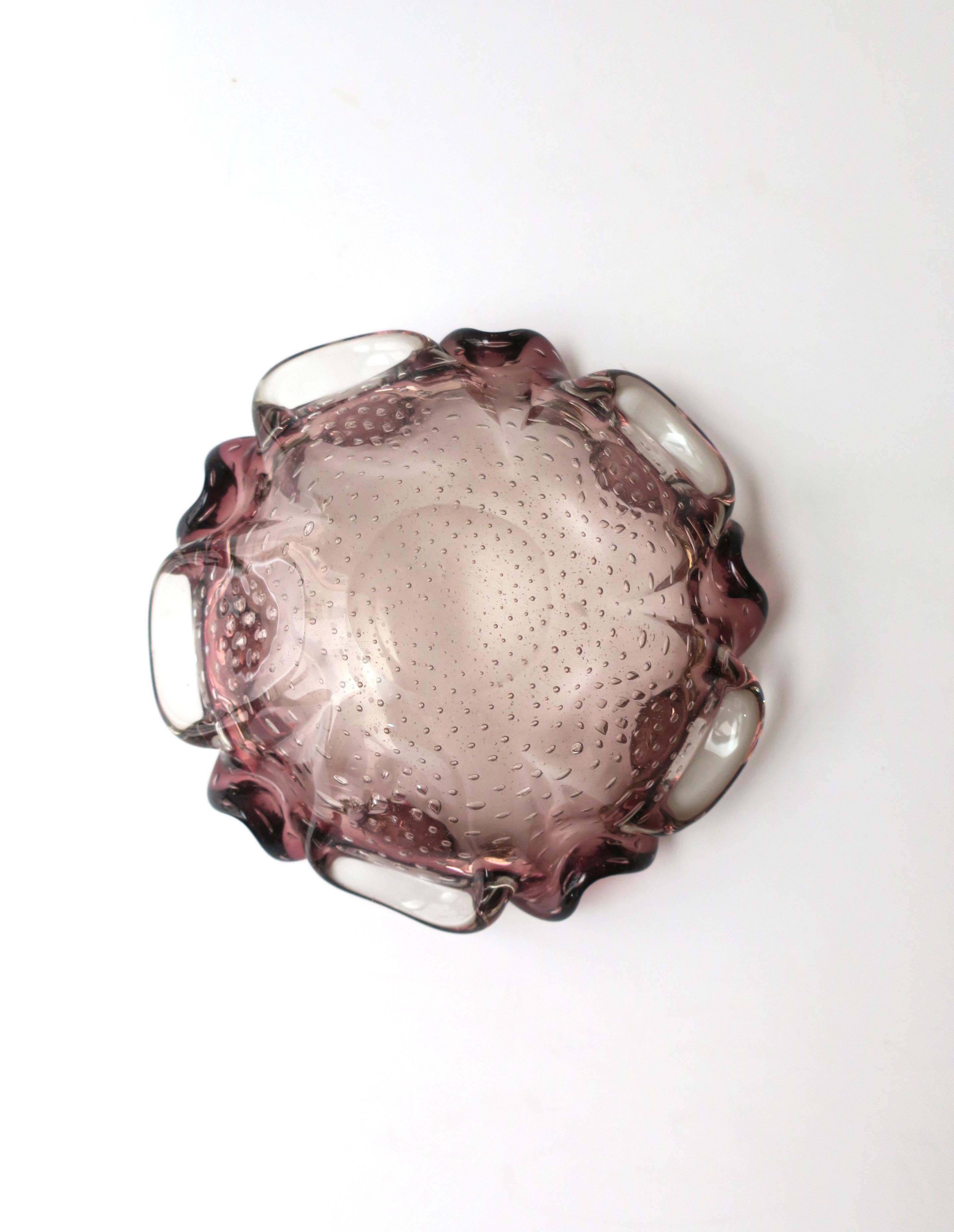 Italienische Schale aus Murano-Kunstglas im Stil von Seguso im Angebot 3
