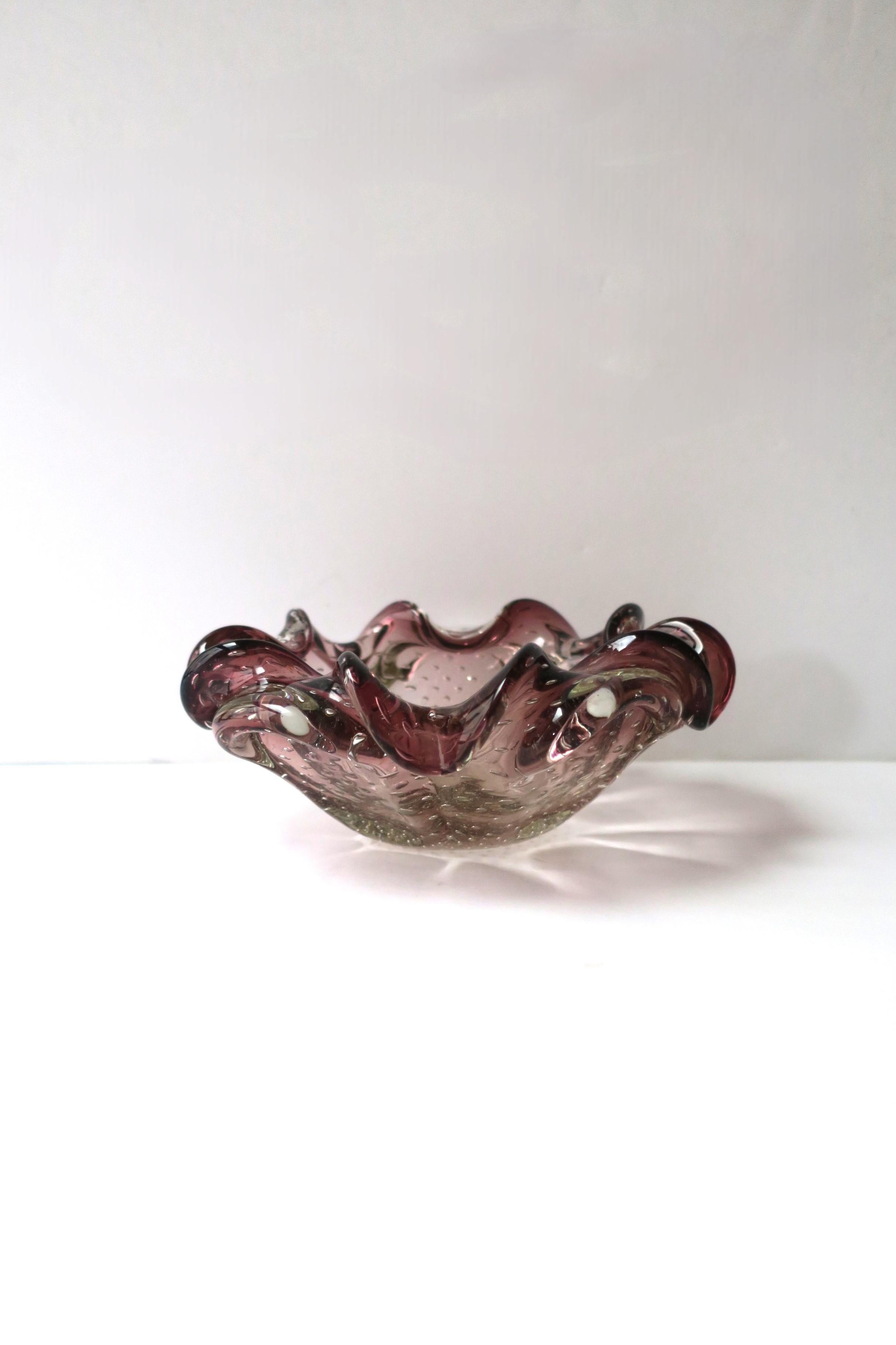 20th Century Italian Murano Art Glass Bowl in the style of Seguso For Sale