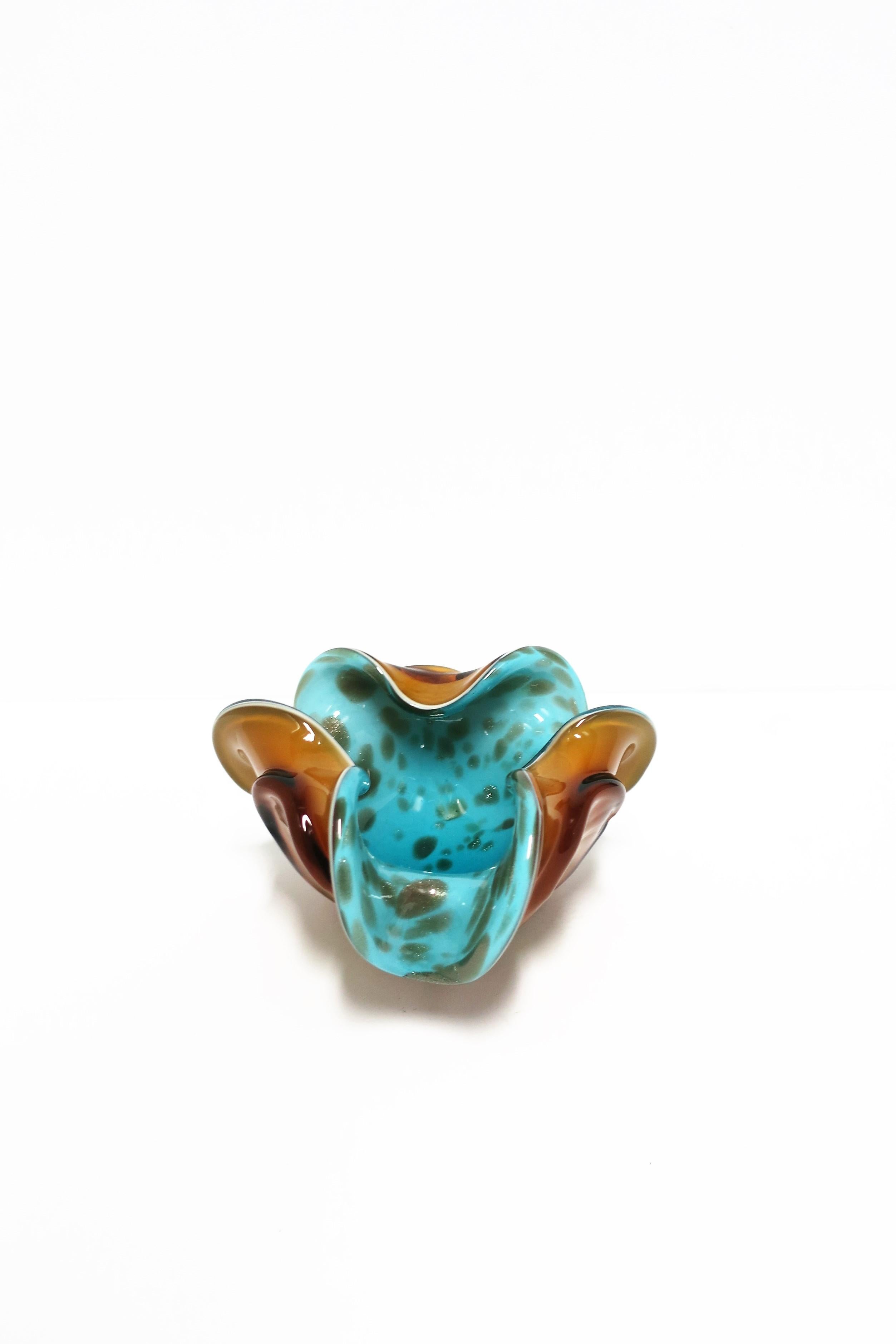 Mid-20th Century Italian Murano Art Glass Bowl in Turquoise Blue and Gold, circa 1960s