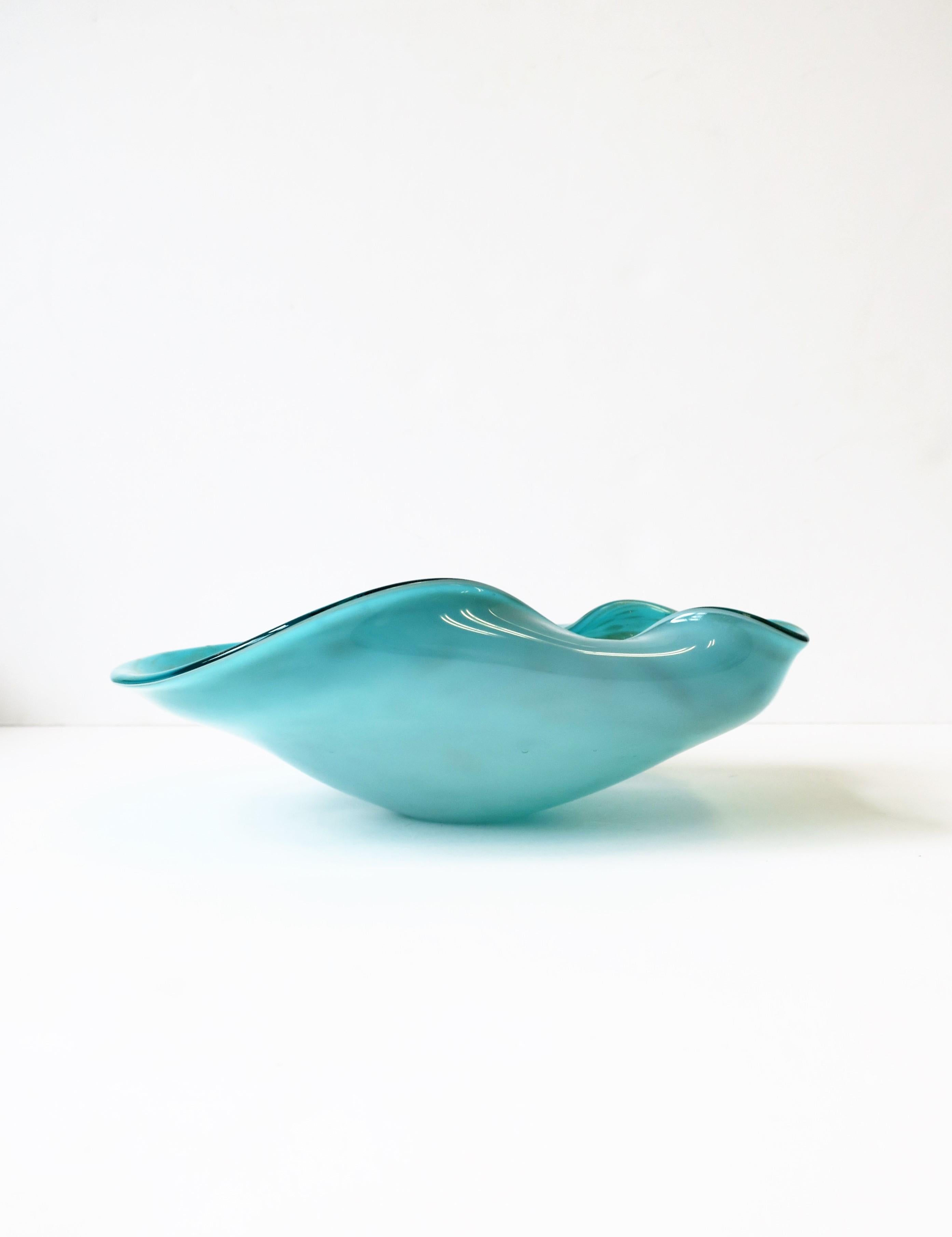 Italian Murano Art Glass Bowl in Turquoise Blue In Good Condition For Sale In New York, NY