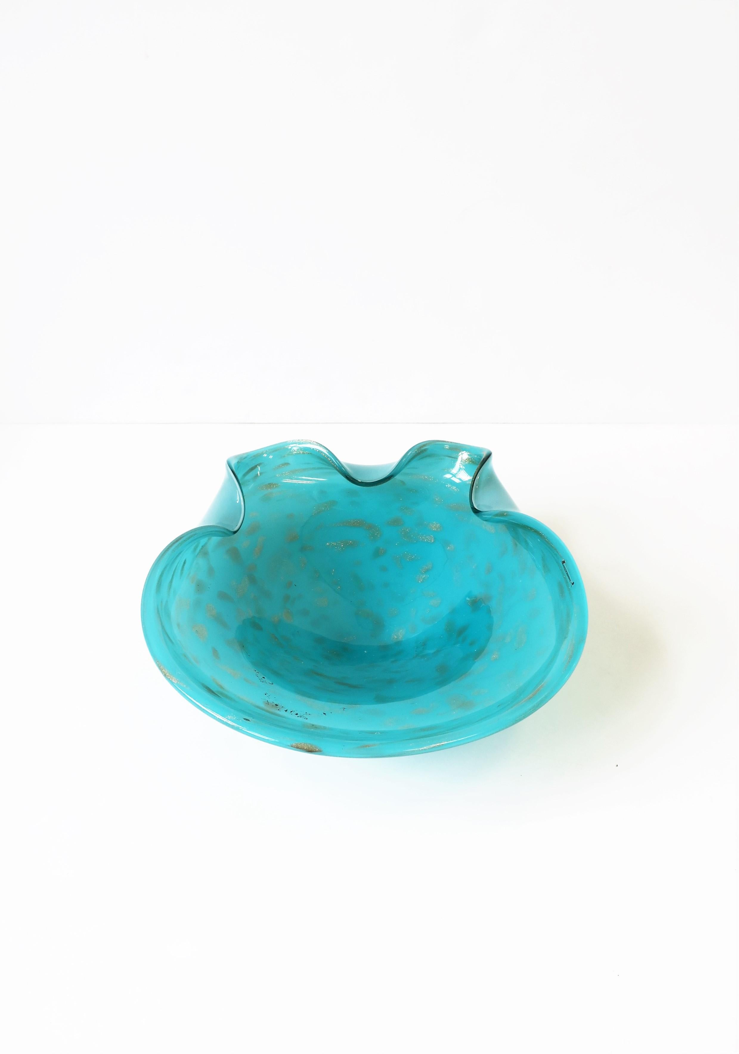 Italienische Schale aus Murano-Kunstglas in Türkisblau (Handgefertigt) im Angebot