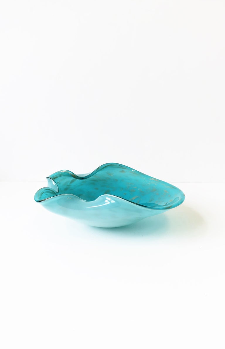 Midcentury Modern Italian Murano Art Glass Bowl in Turquoise Blue In Good Condition For Sale In New York, NY