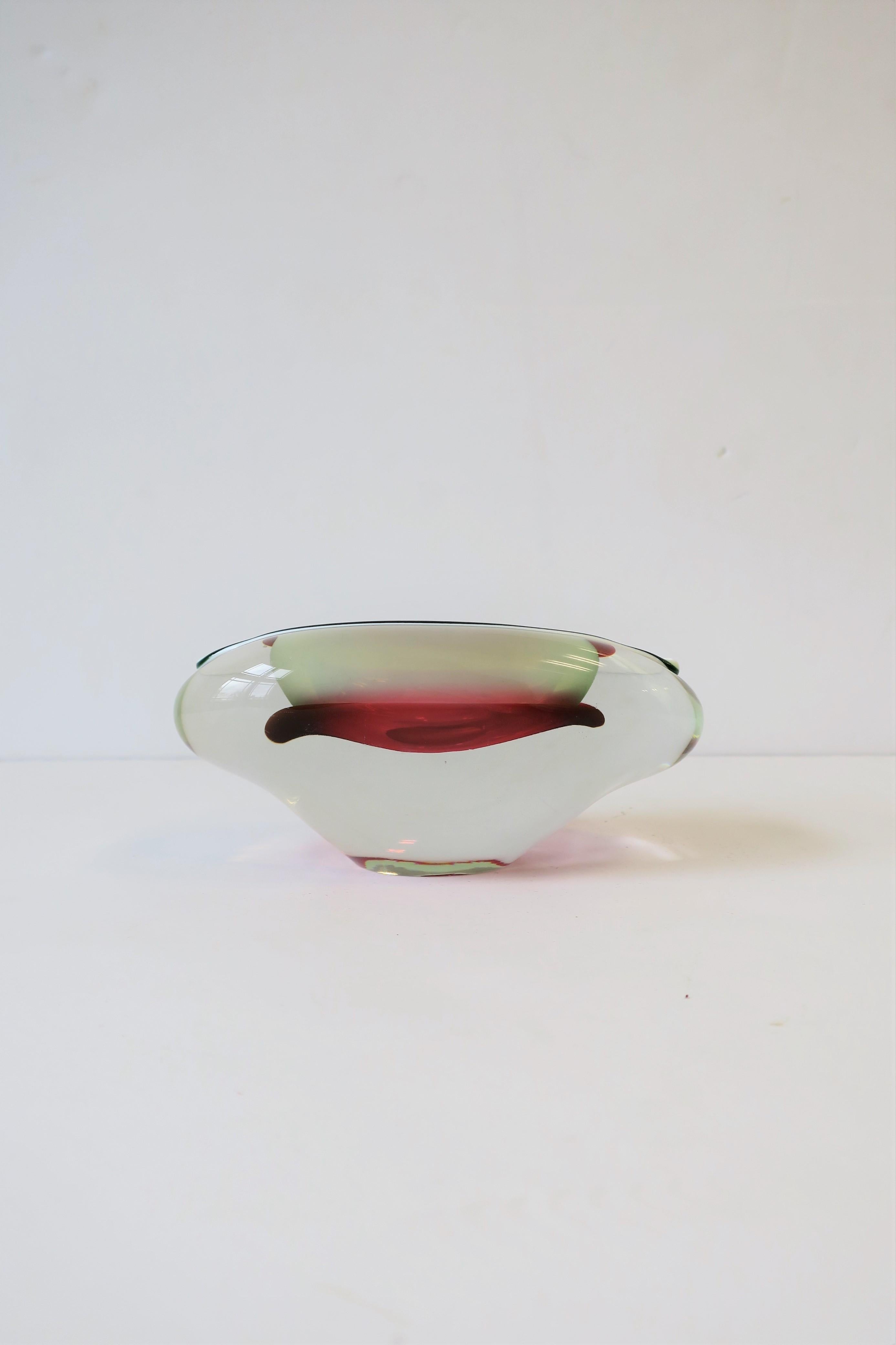 Italian Murano White and Pink Art Glass Bowl or Ashtray In Good Condition In New York, NY