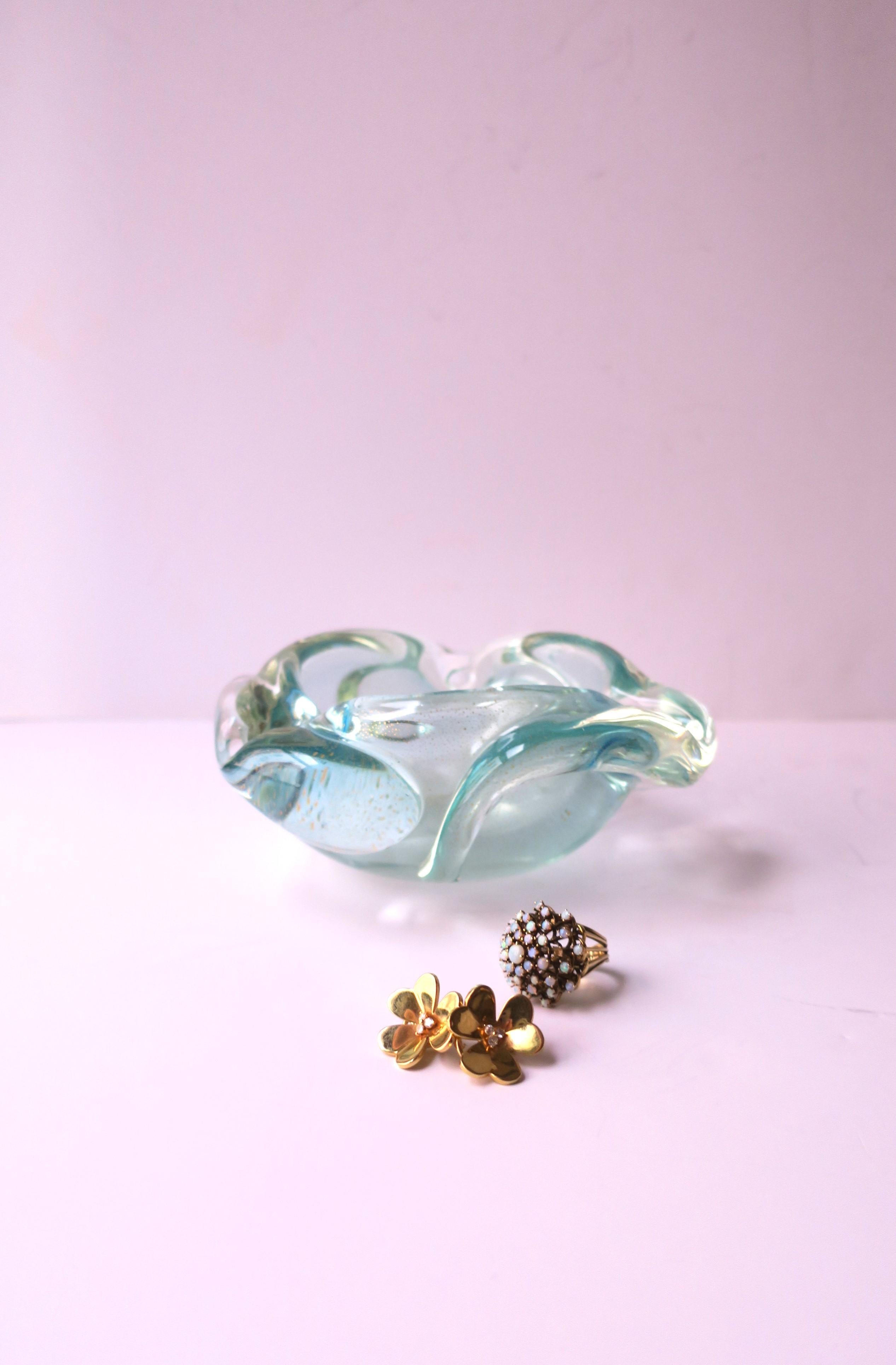 Hand-Crafted Italian Murano Art Glass Bowl Seguso Style For Sale