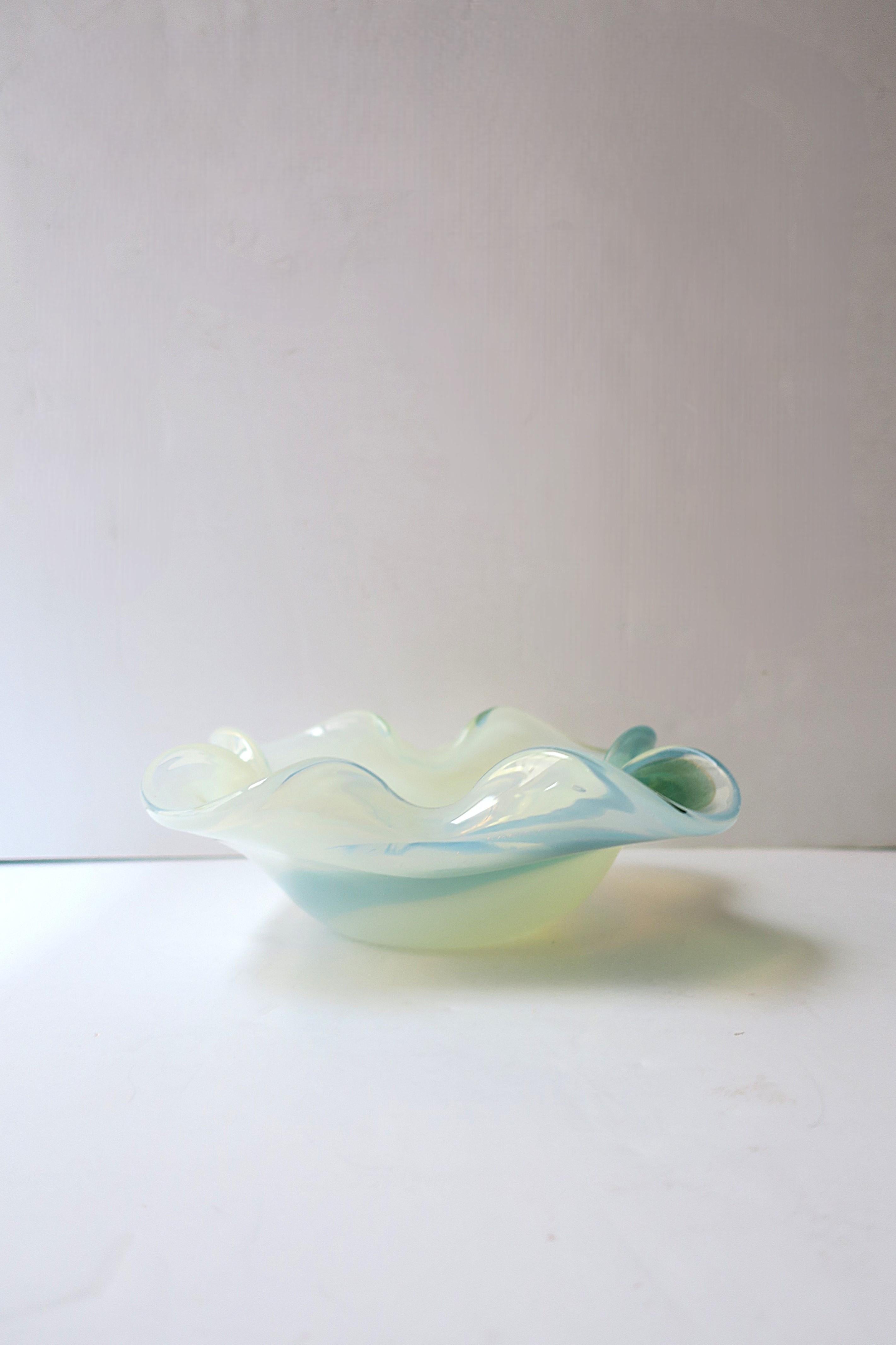Italienische Schale aus Murano-Kunstglas im Seguso-Stil im Angebot 1