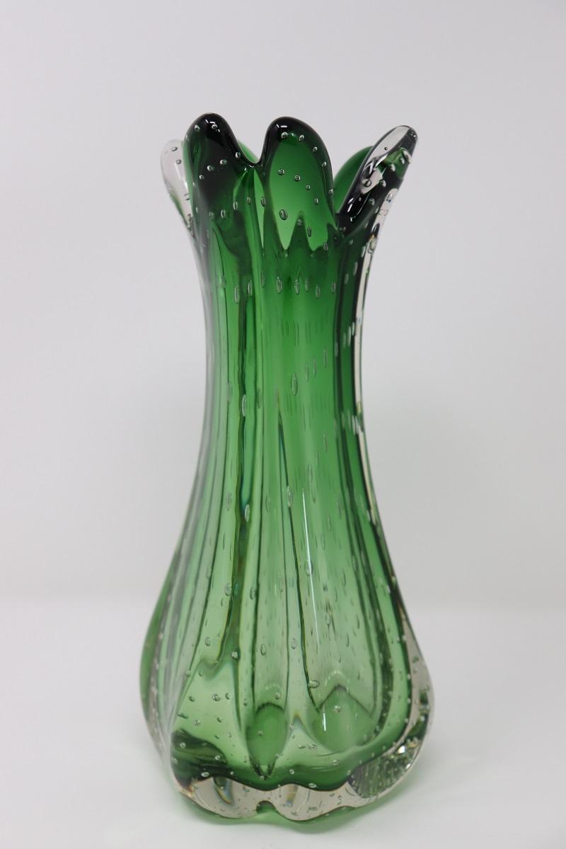 Italian Murano Art Glass Emerald Green Vase, Bullicante Model, 1960s In Good Condition For Sale In Casale Monferrato, IT