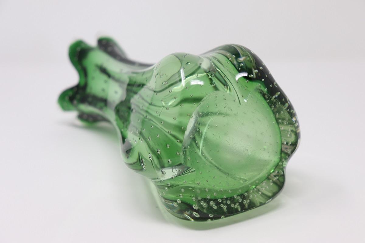 Italian Murano Art Glass Emerald Green Vase, Bullicante Model, 1960s For Sale 2