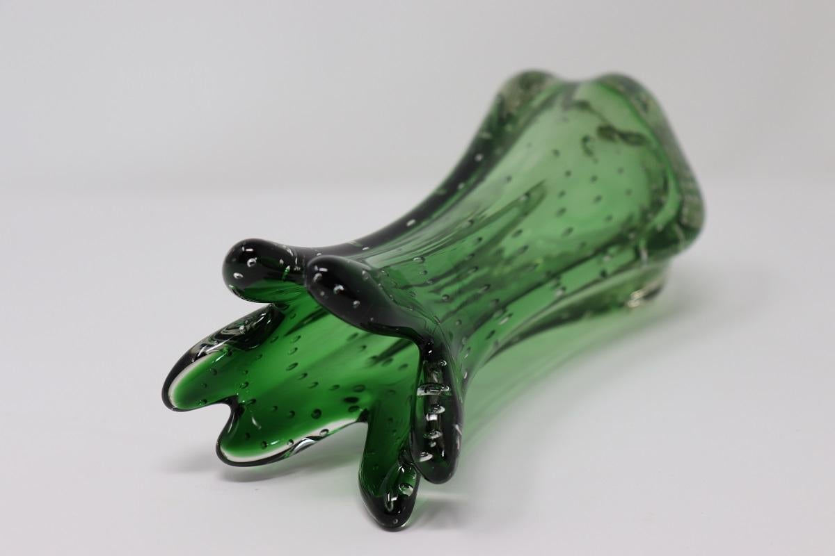 Italian Murano Art Glass Emerald Green Vase, Bullicante Model, 1960s For Sale 3