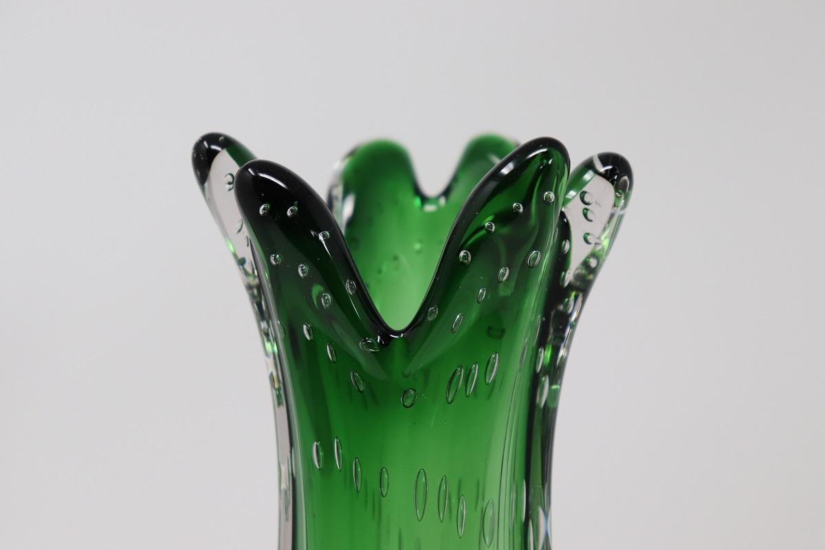 Italian Murano Art Glass Emerald Green Vase, Bullicante Model, 1960s For Sale 5