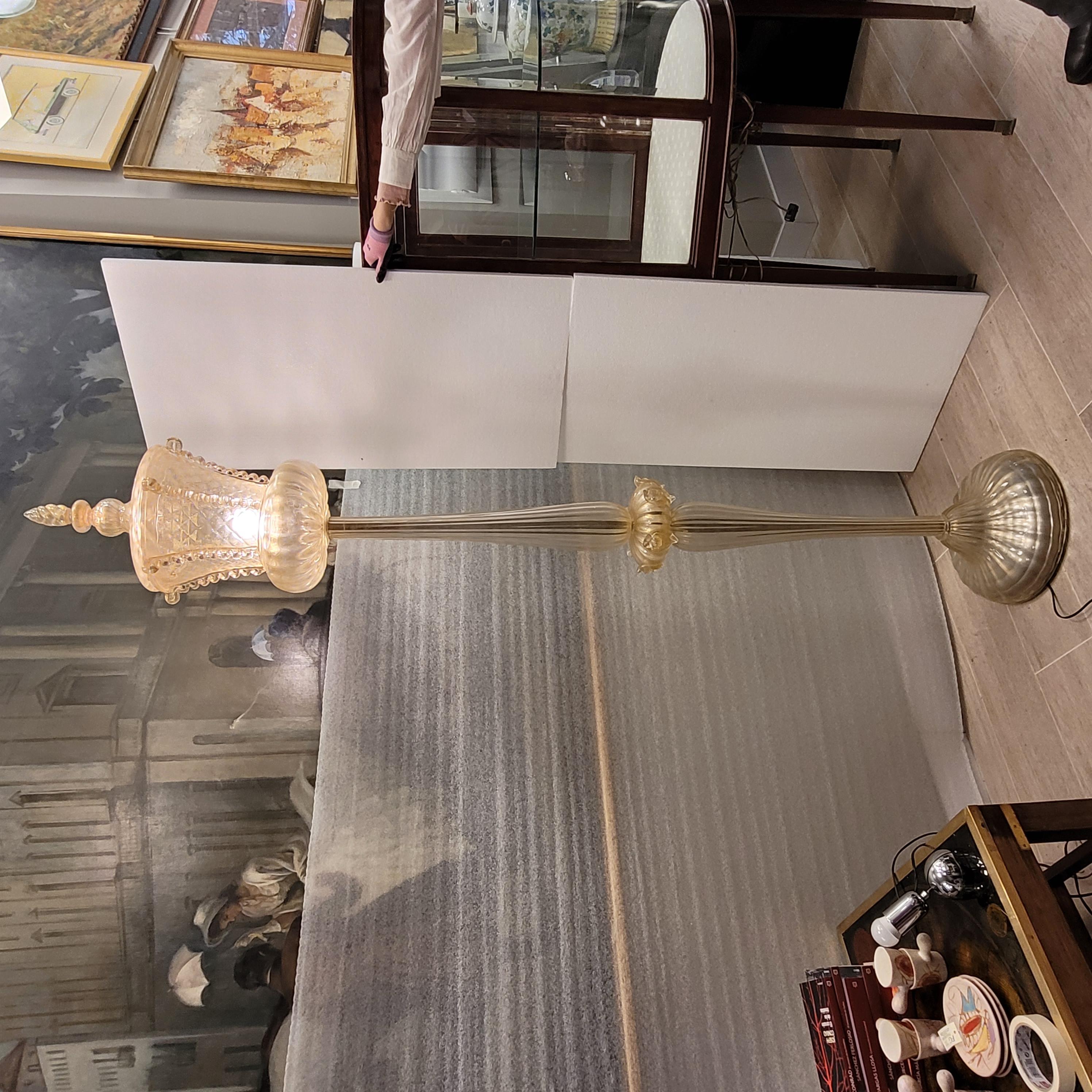 Lámpara de pie italiana de cristal de Murano, cristal dorado diseñada por Barovier & Toso en venta 12