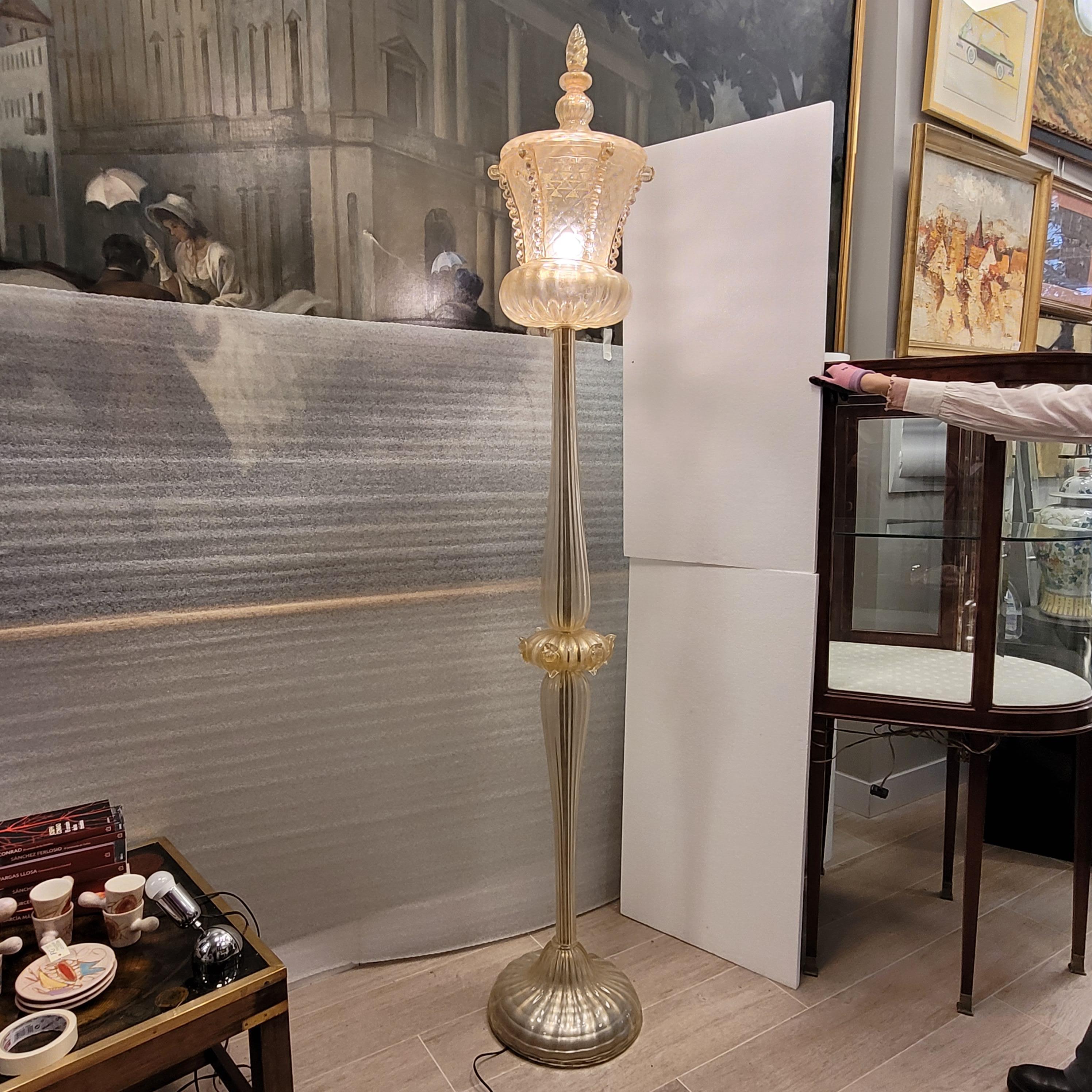 Lámpara de pie italiana de cristal de Murano, cristal dorado diseñada por Barovier & Toso en Bueno estado para la venta en Valladolid, ES