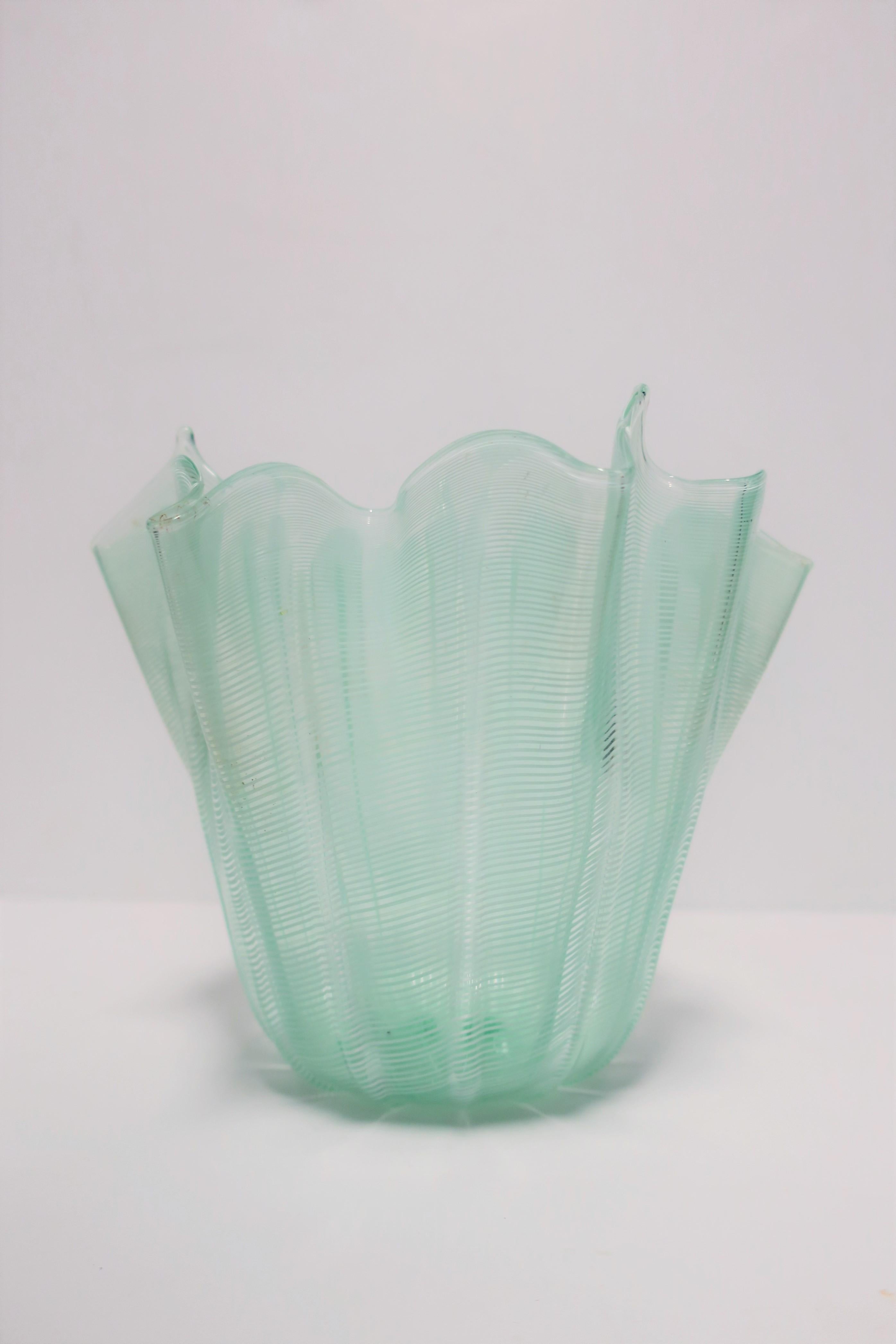 Italian Murano Art Glass Handkerchief Vase Venini Style In Good Condition For Sale In New York, NY