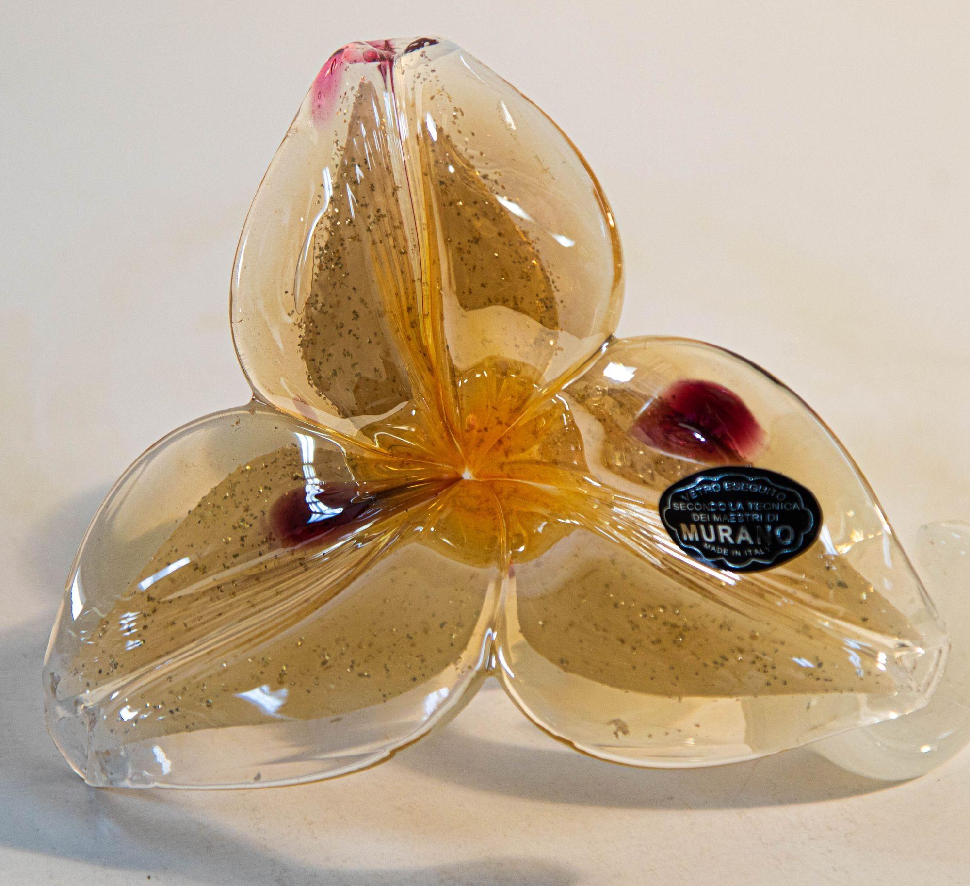 Italian Murano Art Glass Paperweight Lily Flower with Curled Stem Sculpture 1980 For Sale 5