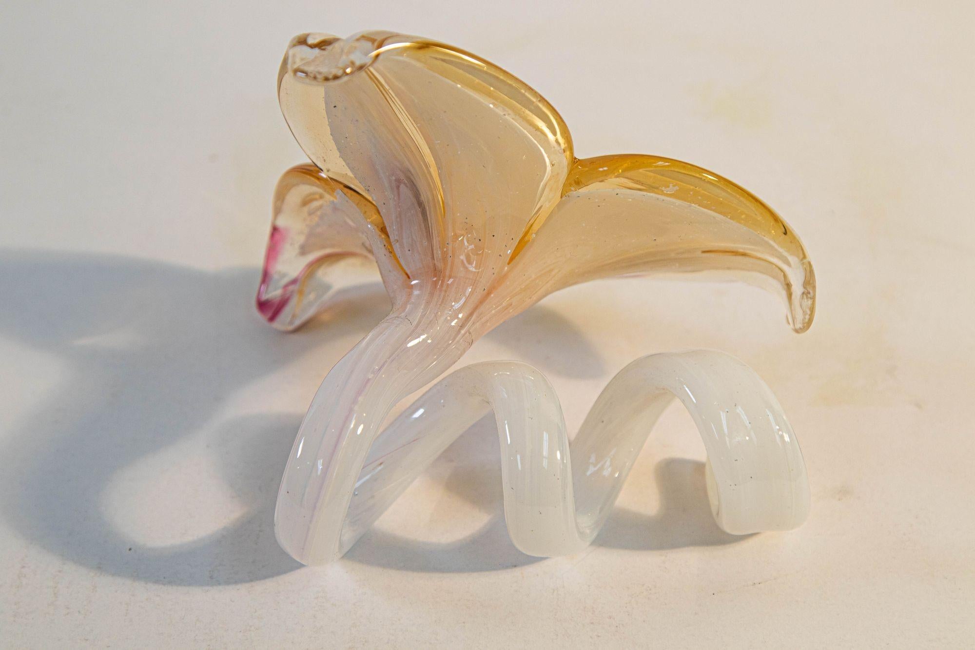 Italian Murano Art Glass Paperweight Lily Flower with Curled Stem Sculpture 1980 For Sale 3