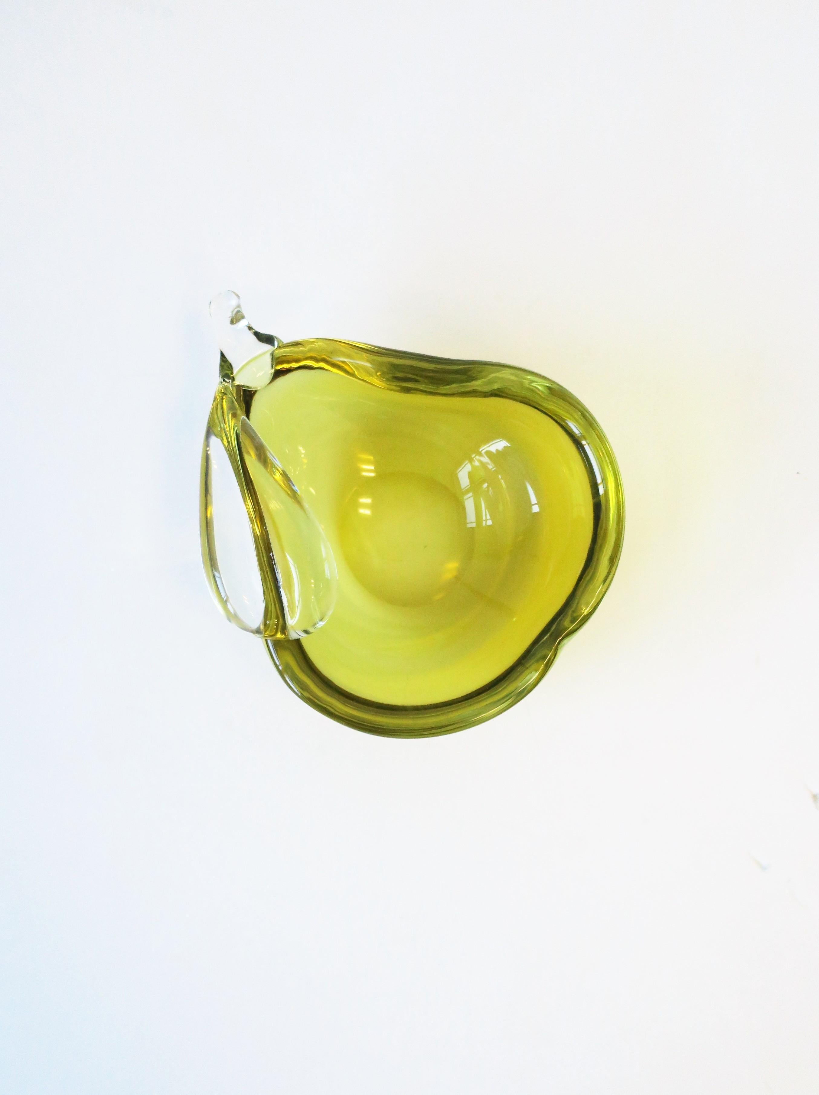 Italian Murano Art Glass Pear Fruit Bowl In Good Condition In New York, NY