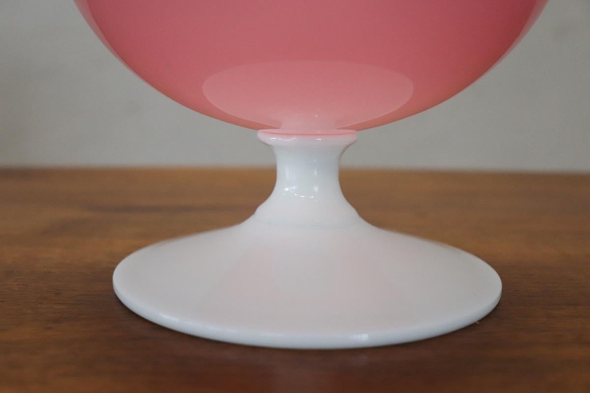 Metà XX secolo Vaso rosa in vetro artistico italiano di Murano, CIRCA 1960 in vendita