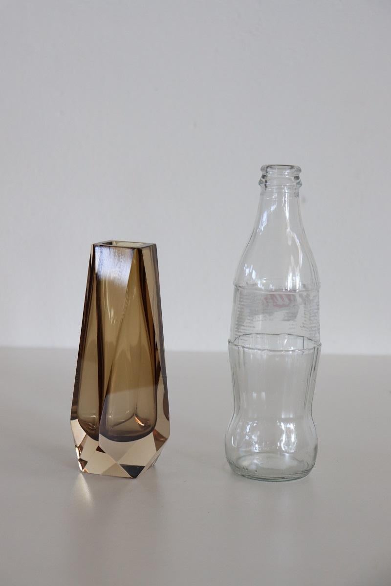Vaso piccolo in vetro artistico italiano di Murano color ambra fumé, Mandruzzato 1960s in vendita 4