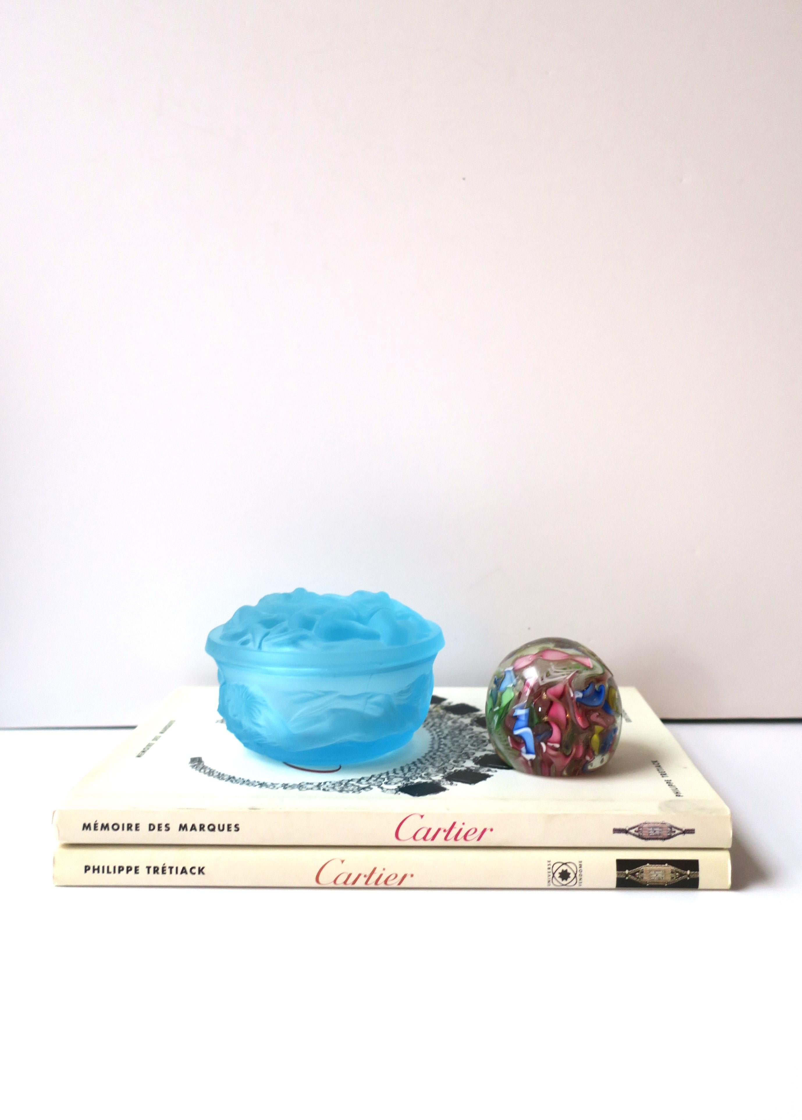 Mid-Century Modern Italian Murano Art Glass Sphere Paperweight For Sale