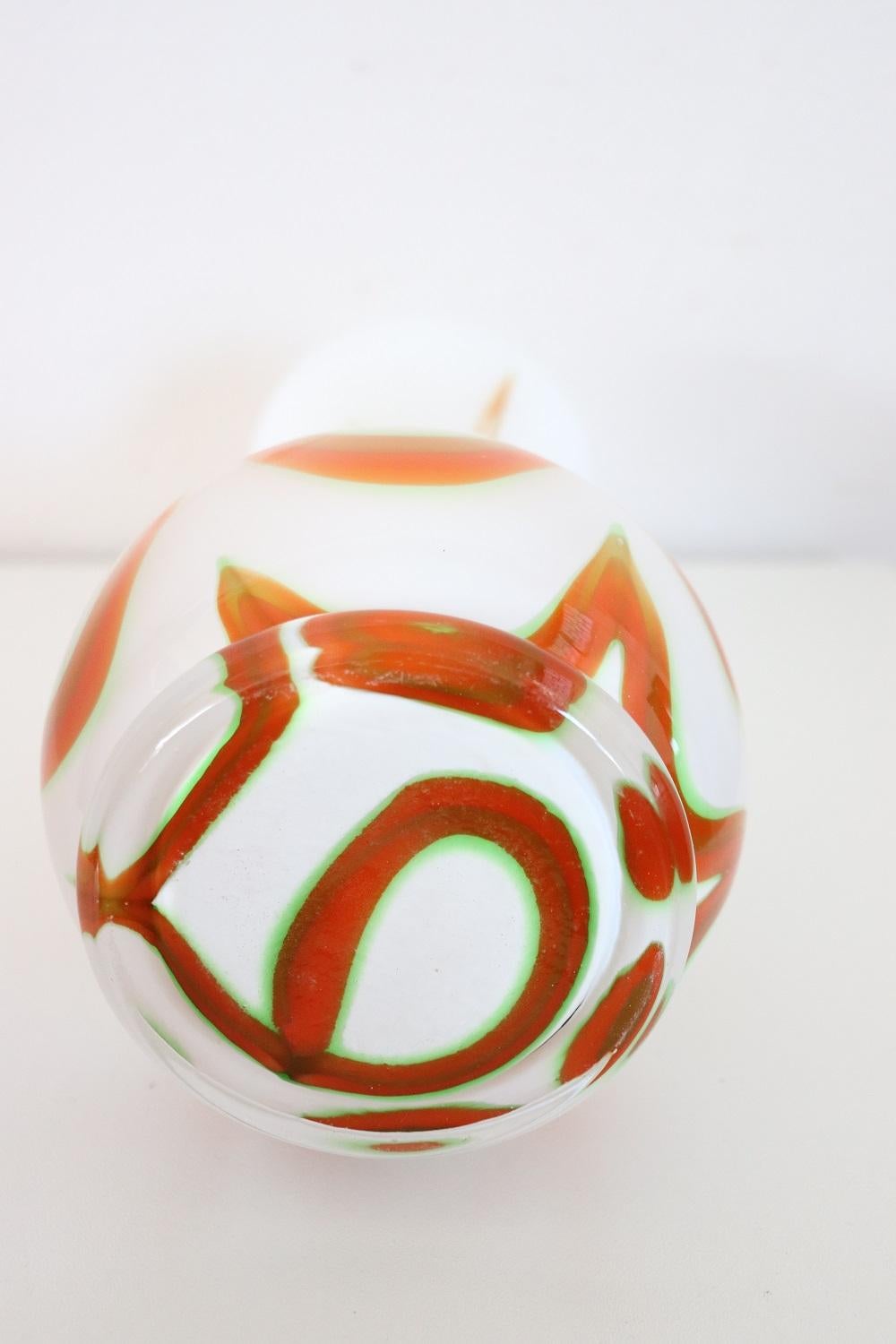 Italian Murano Art Glass Vase with Kinetic Decoration, 1960s For Sale 1