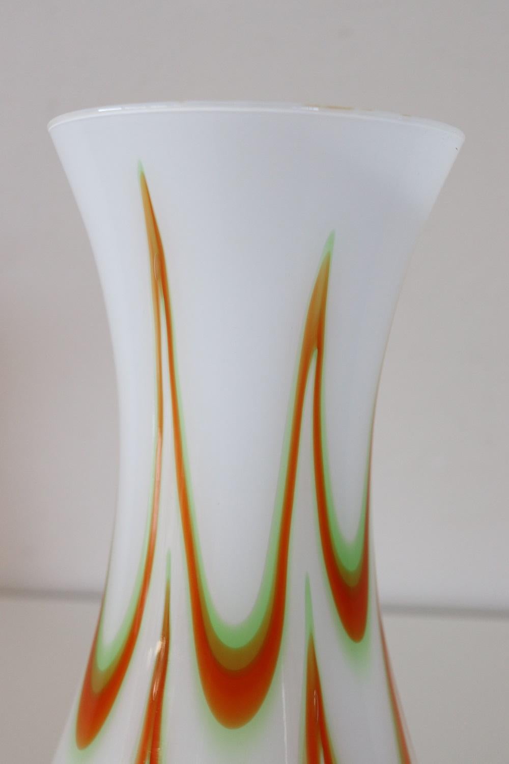 Italian Murano Art Glass Vase with Kinetic Decoration, 1960s For Sale 3