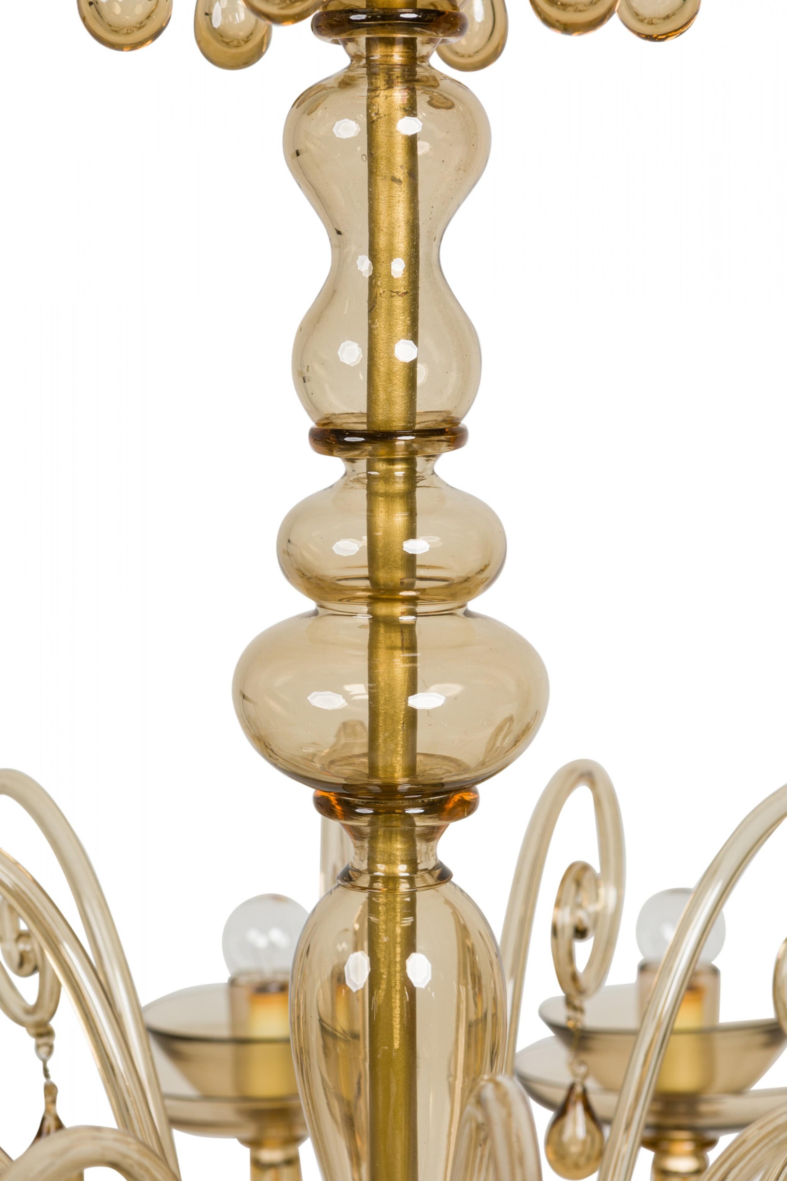 Lampadario italiano di Murano Art Moderne in vetro soffiato color ambra a 12 bracci in vendita 2