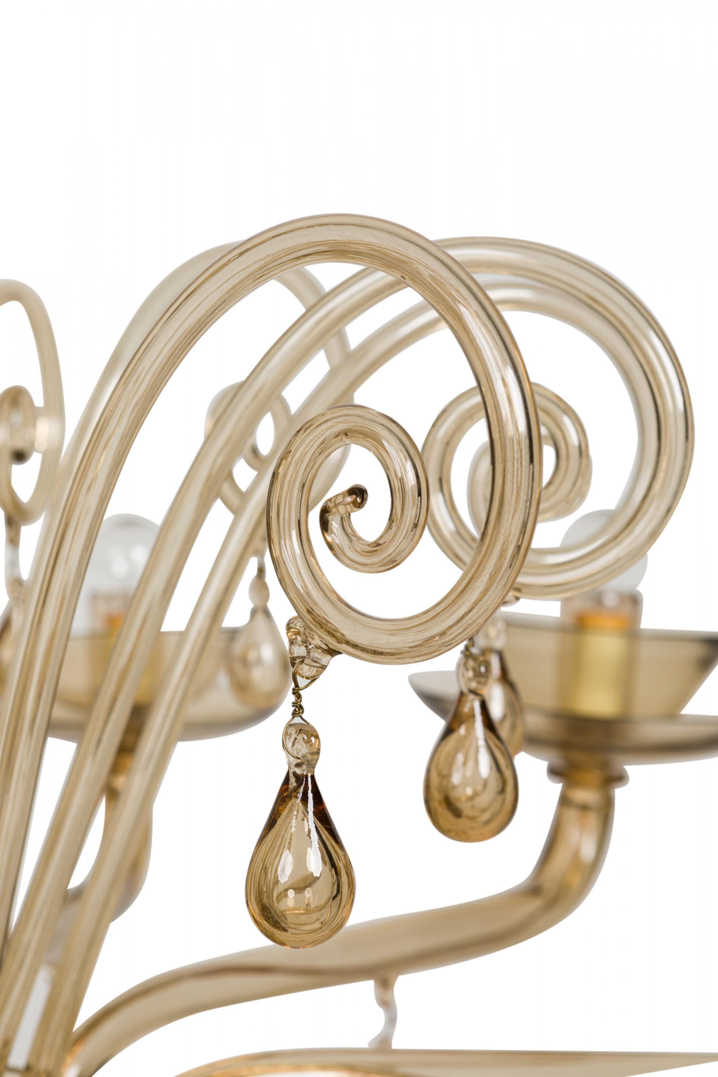 Vetro soffiato Lampadario italiano di Murano Art Moderne in vetro soffiato color ambra a 12 bracci in vendita