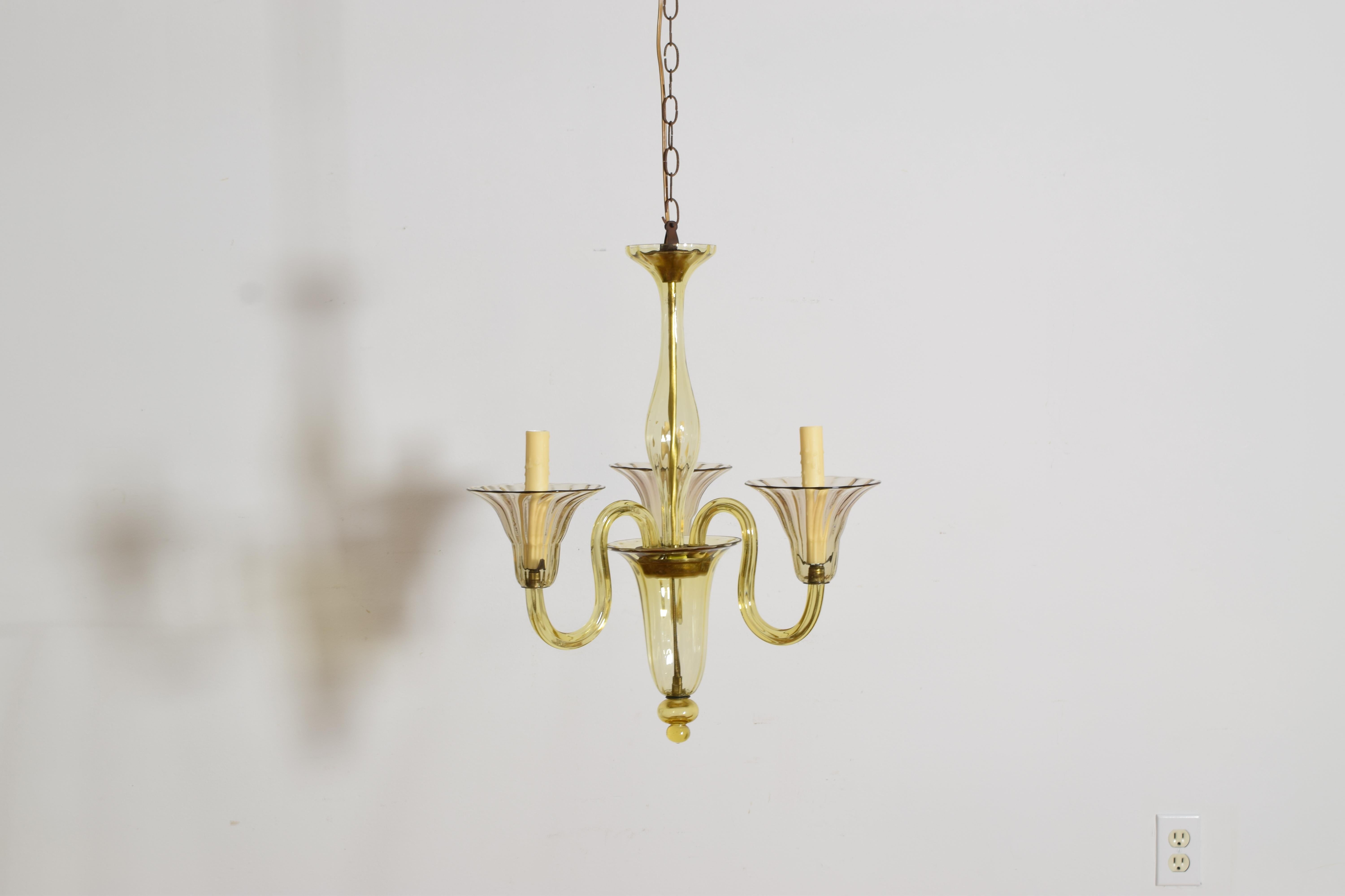 Lámpara de araña italiana, de Murano, de 3 luces, de vidrio soplado color ámbar, mediados del siglo XX Moderno de mediados de siglo en venta