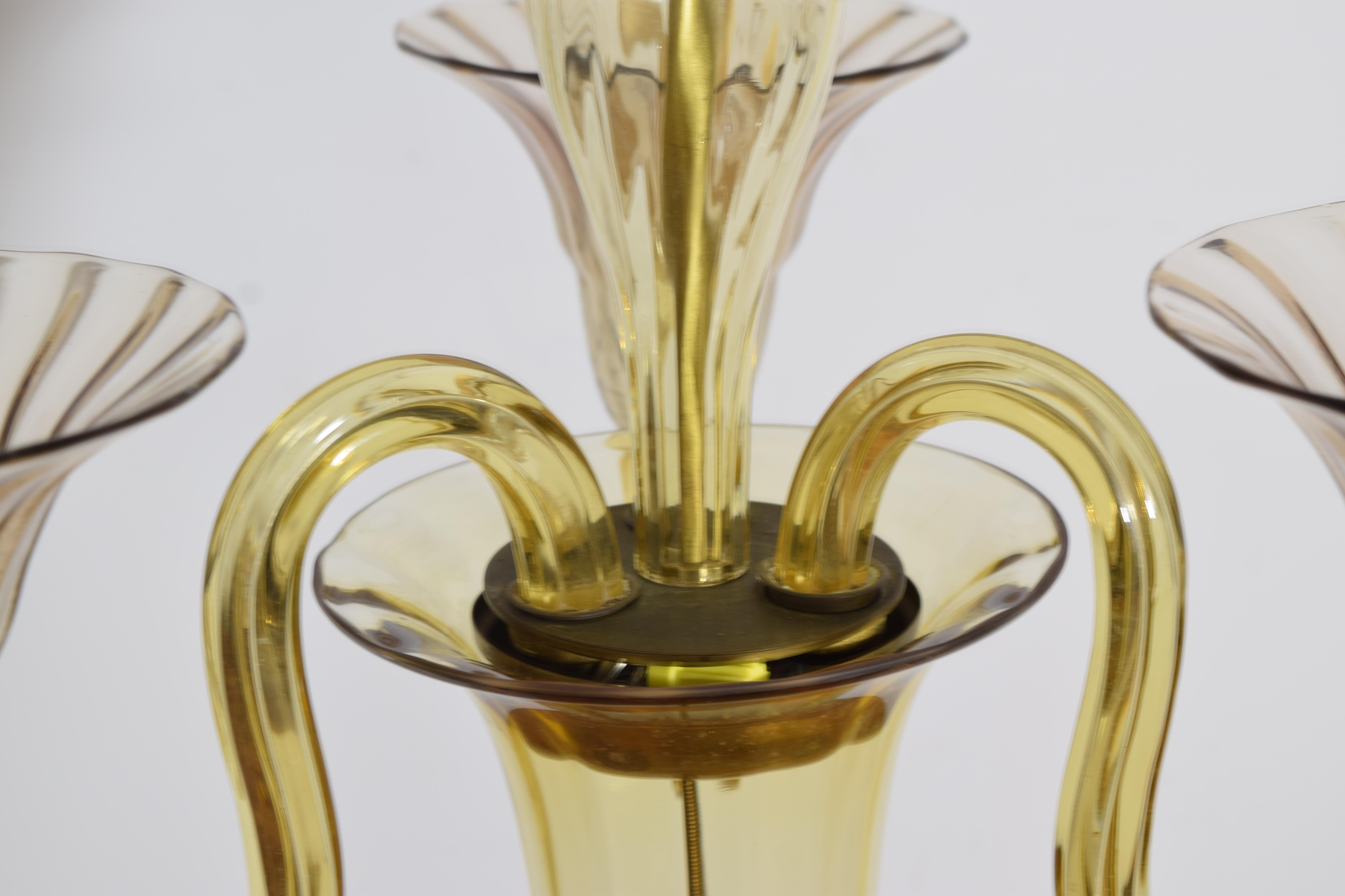 Lámpara de araña italiana, de Murano, de 3 luces, de vidrio soplado color ámbar, mediados del siglo XX en venta 2