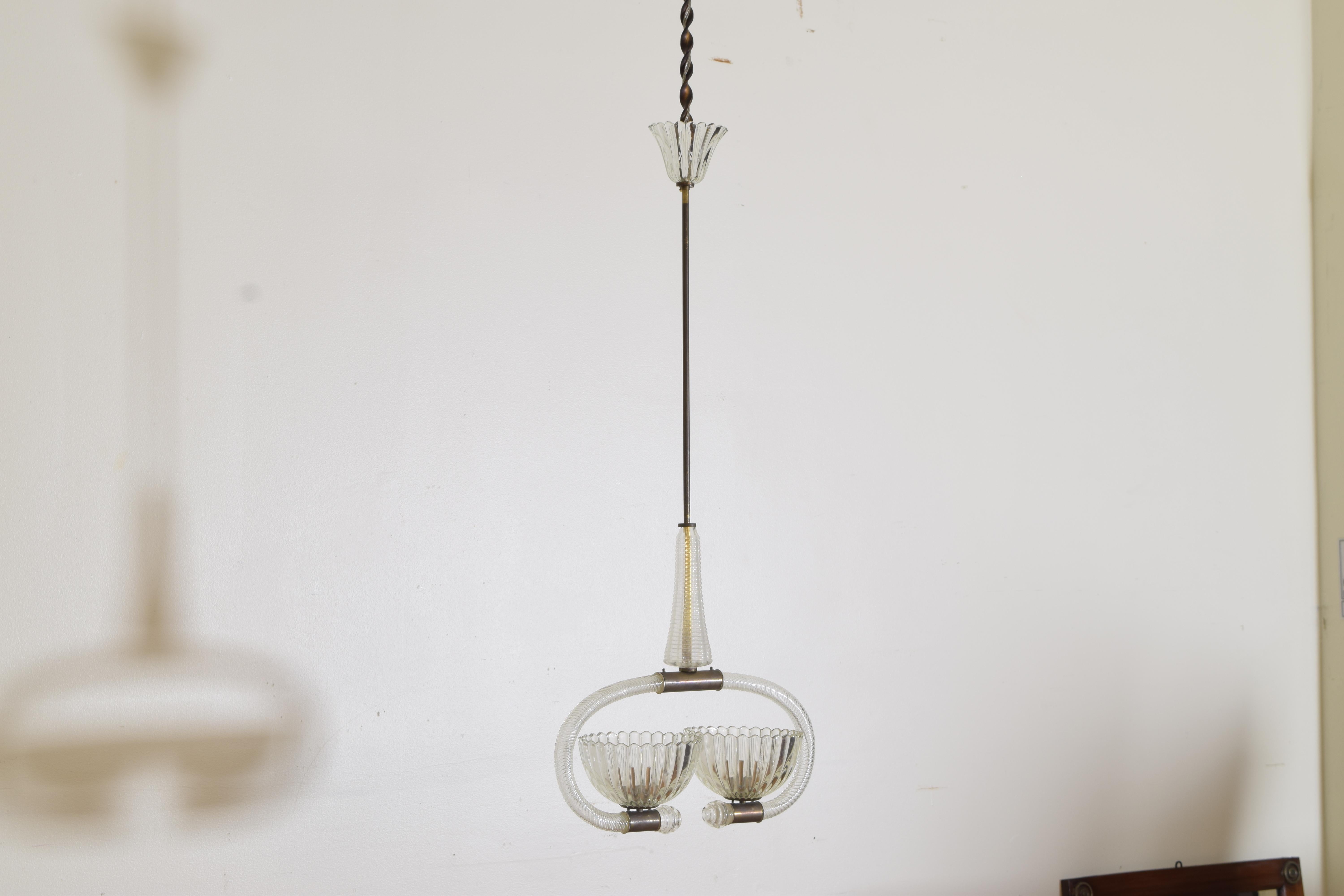 Italienischer 2-Licht-Kronleuchter aus Muranoglas, geblasenem und gegossenem Glas und Messing, Mitte des 20. Jahrhunderts (Moderne der Mitte des Jahrhunderts) im Angebot