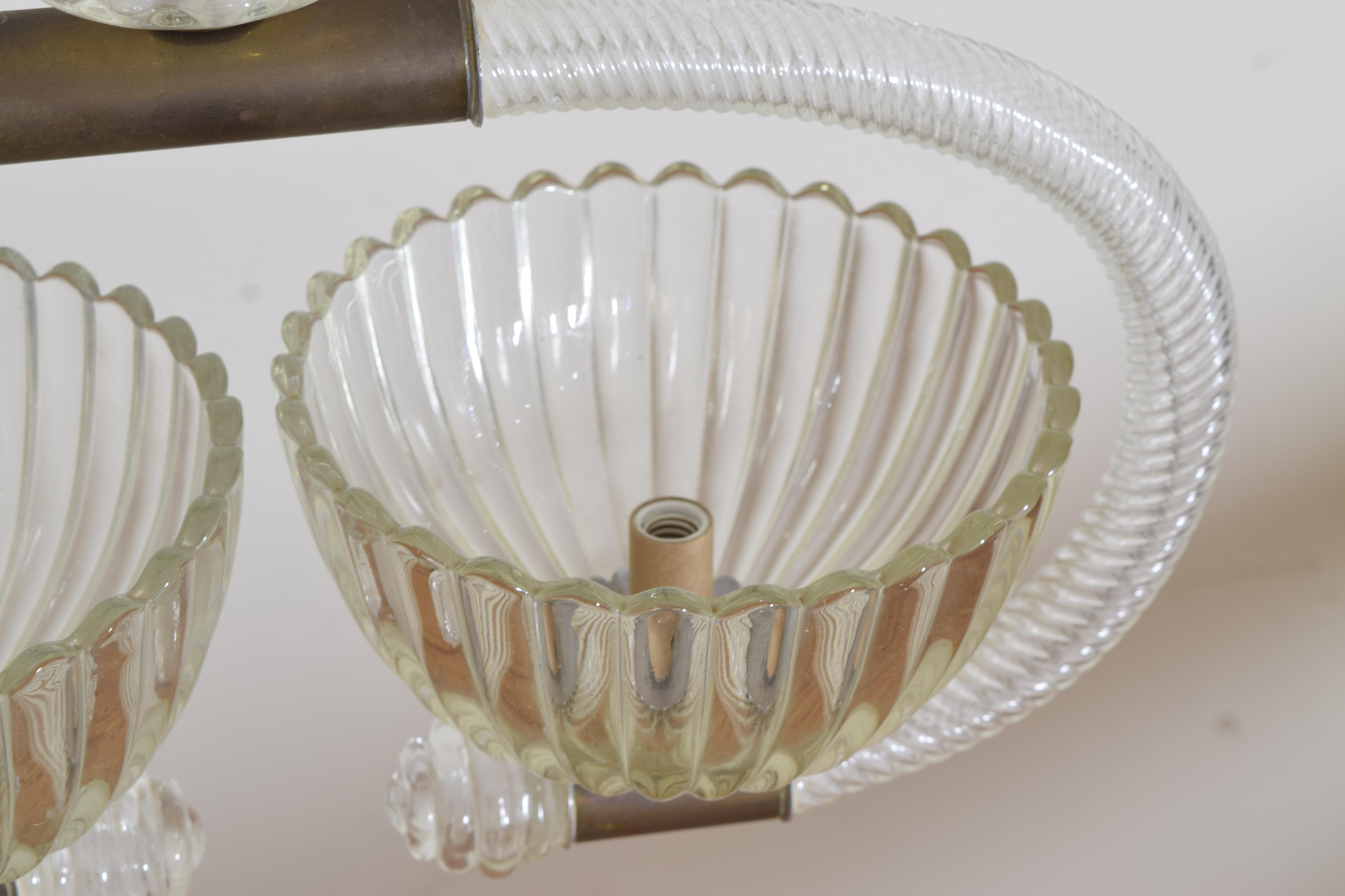 Italienischer 2-Licht-Kronleuchter aus Muranoglas, geblasenem und gegossenem Glas und Messing, Mitte des 20. Jahrhunderts im Angebot 4