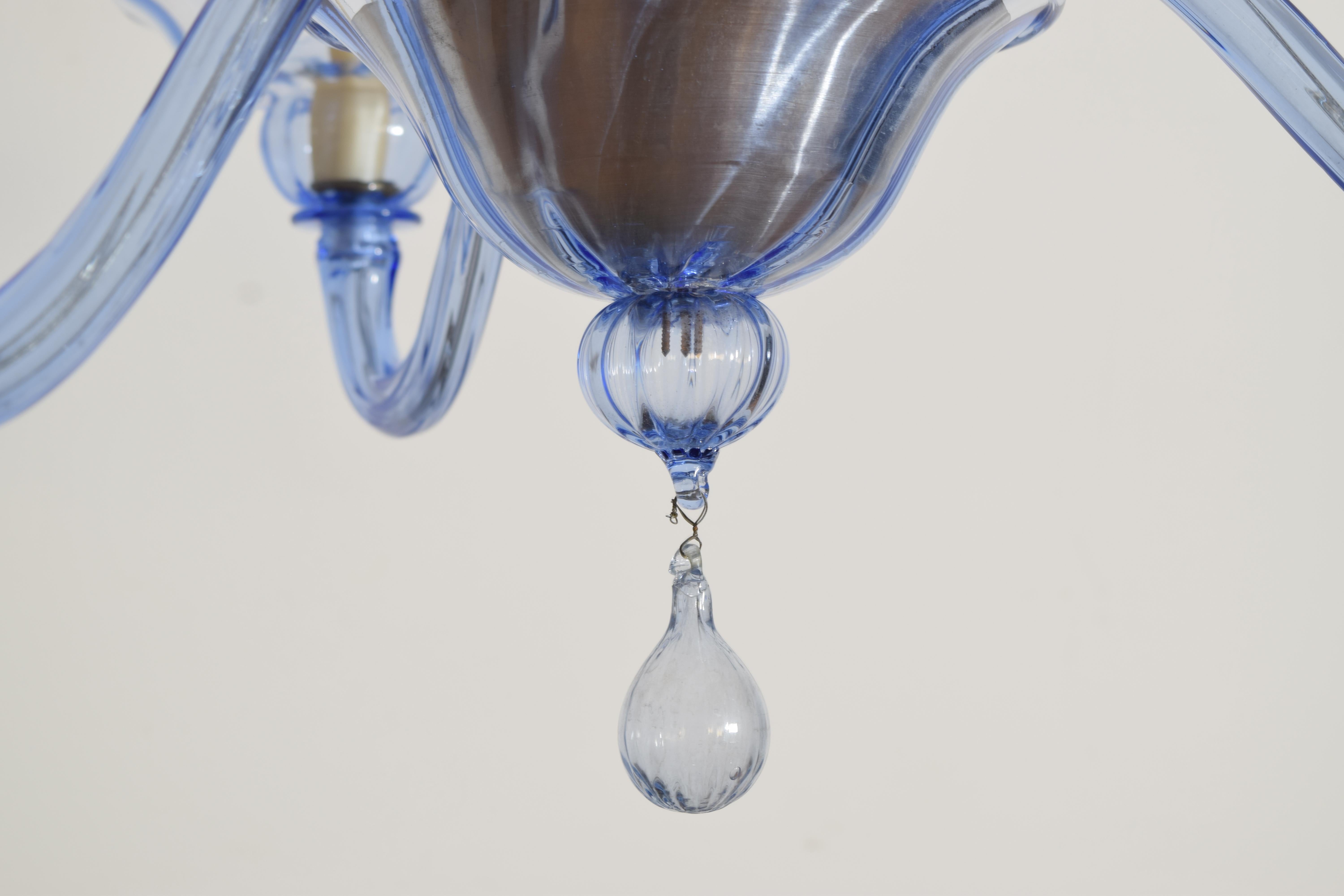 Italiano, Murano, Lampadario a 3 luci in vetro soffiato, metà del XX secolo in vendita 5