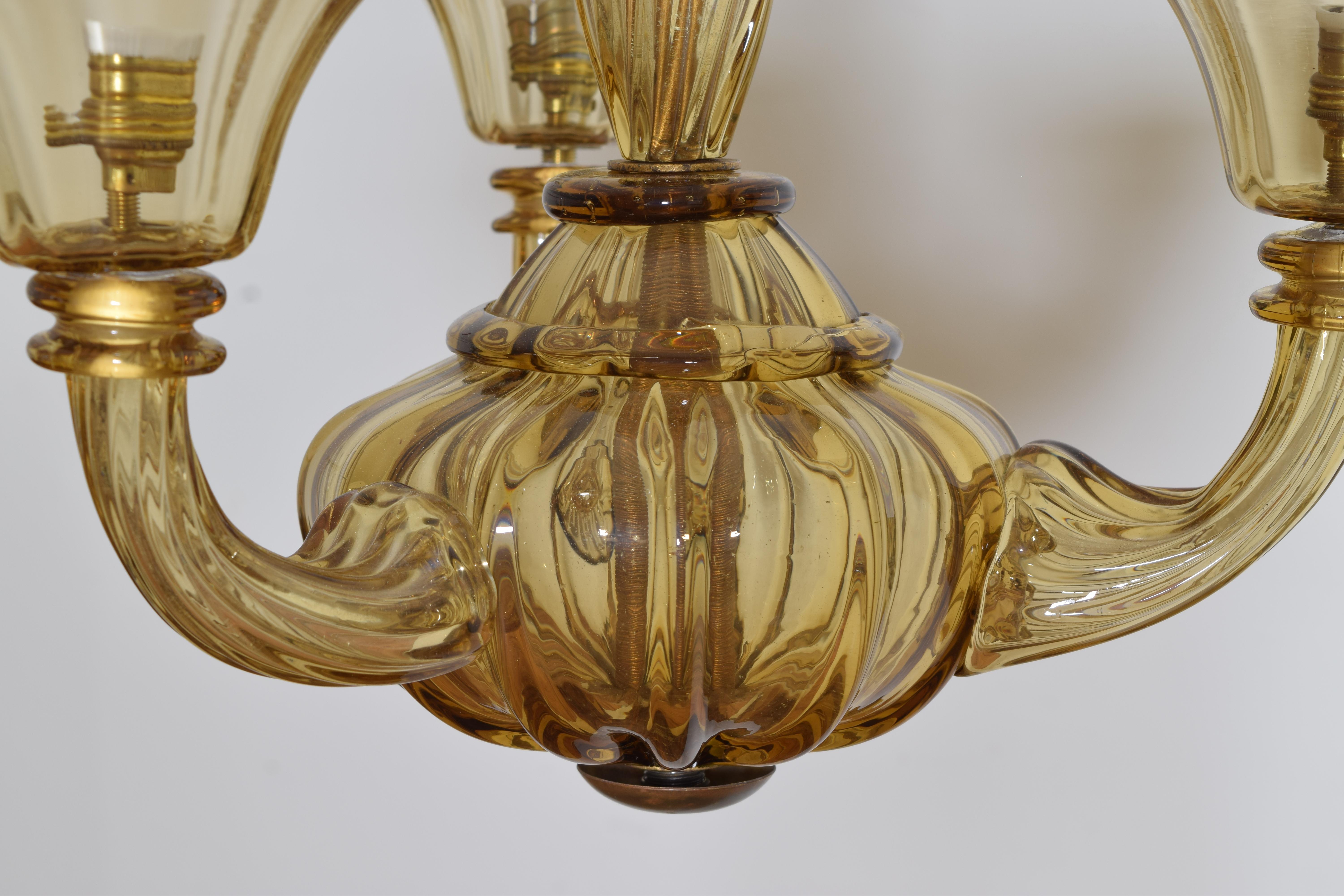 Lustre à 3 éclairages italien en verre soufflé de Murano, vers 1950 en vente 2