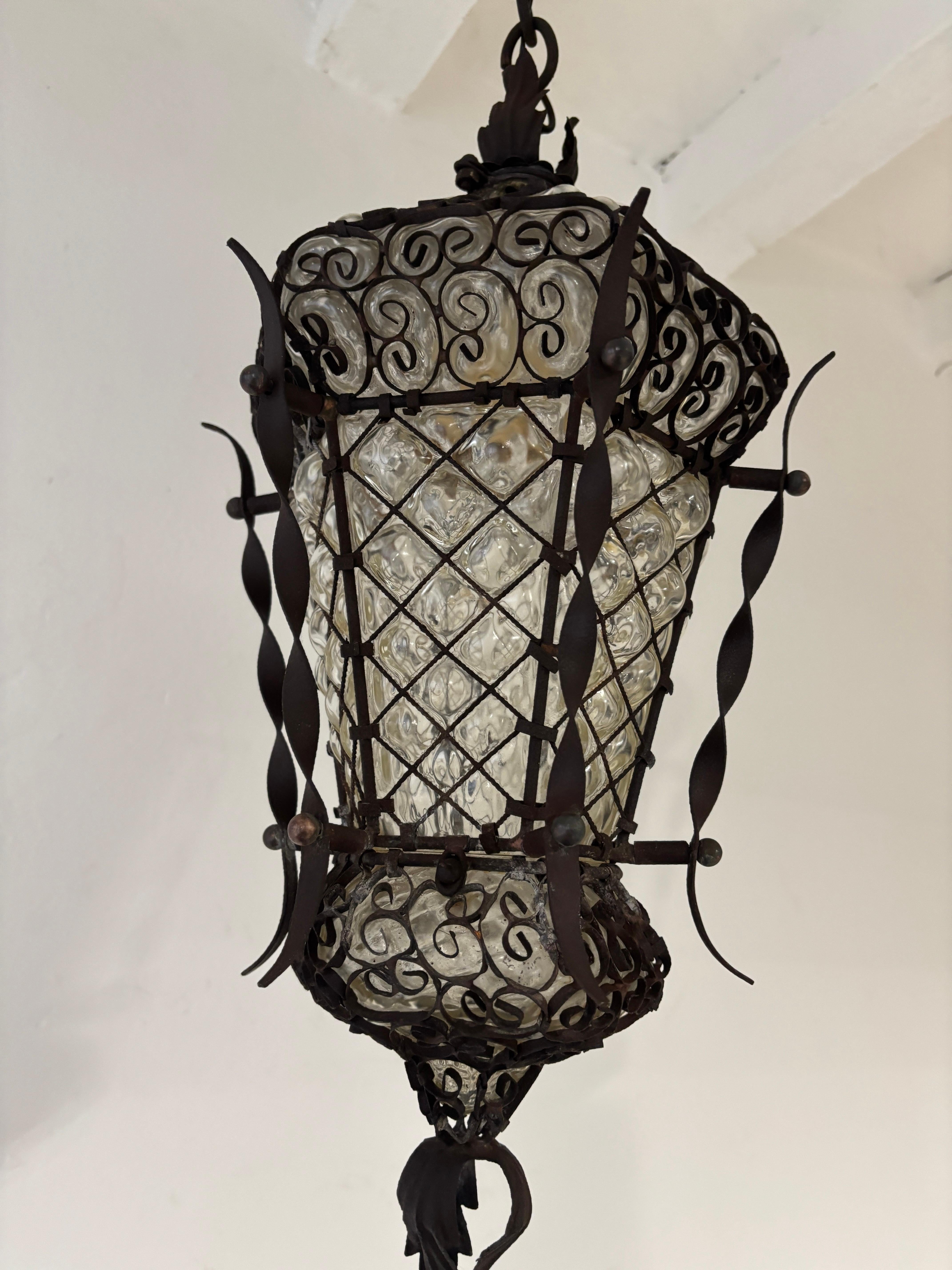 Italienischer Murano-Kronleuchter aus geblasenem Glas und Schmiedeeisen Selten um 1900 (Muranoglas) im Angebot