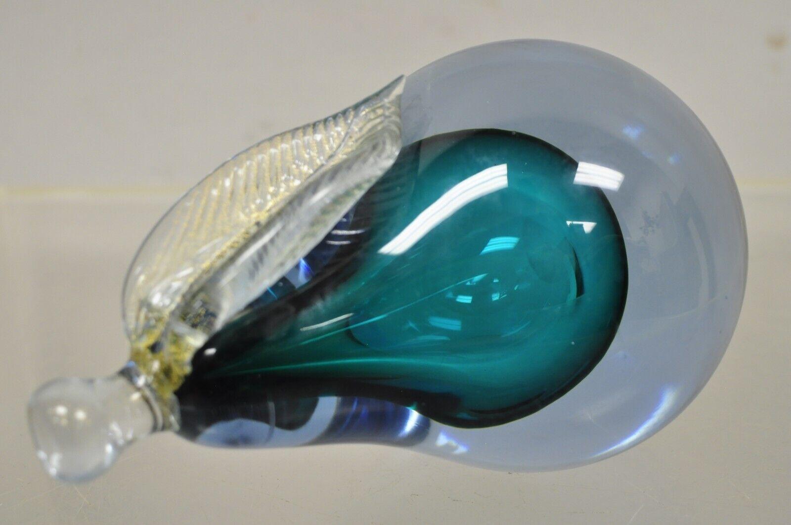 Presse-papiers d'art italien en verre de Murano soufflé bleu, fruit de poire, mouchetures d'or et feuilles en vente 2